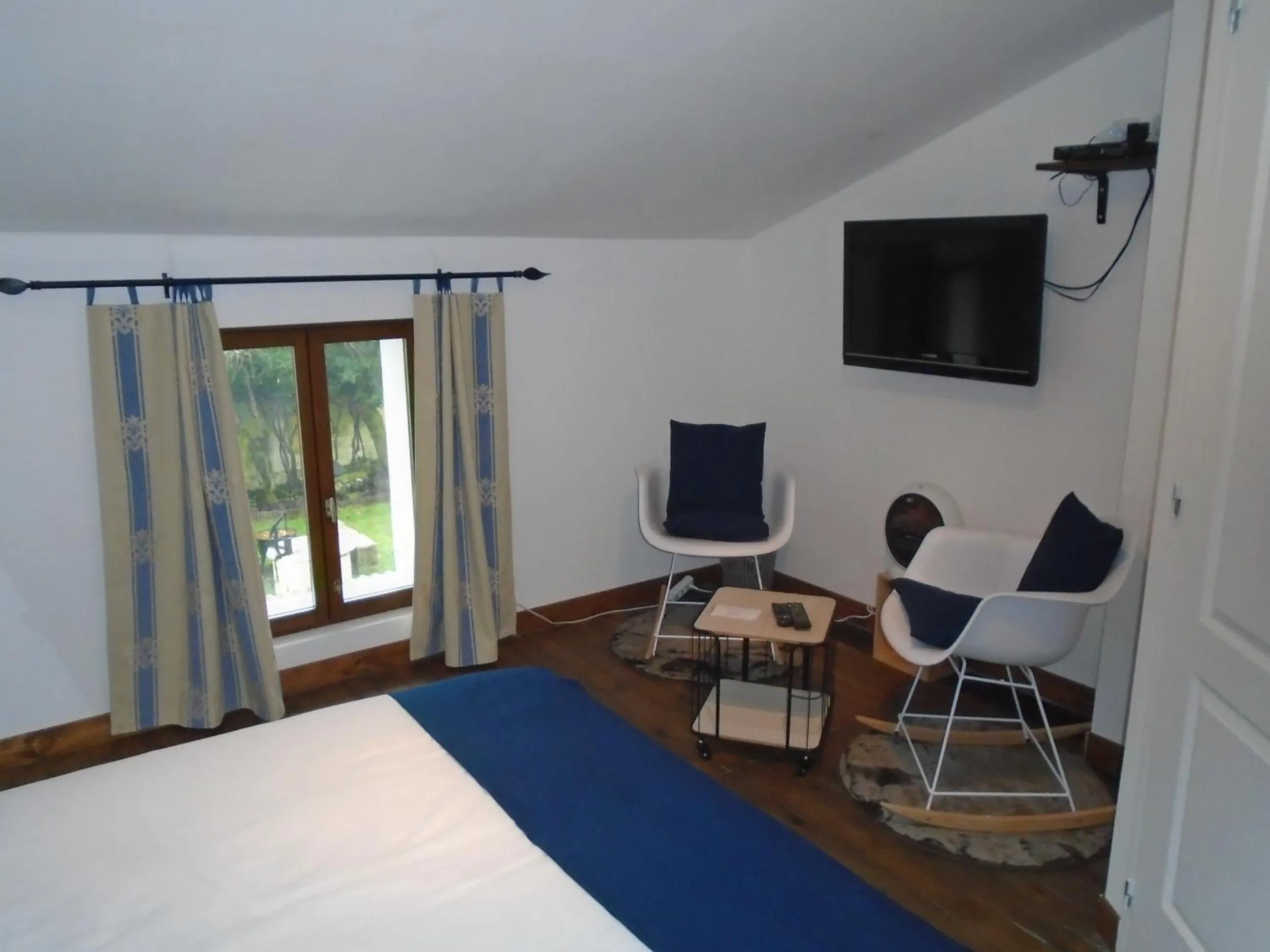 Garden, Bed in 43 Rue des Quarts