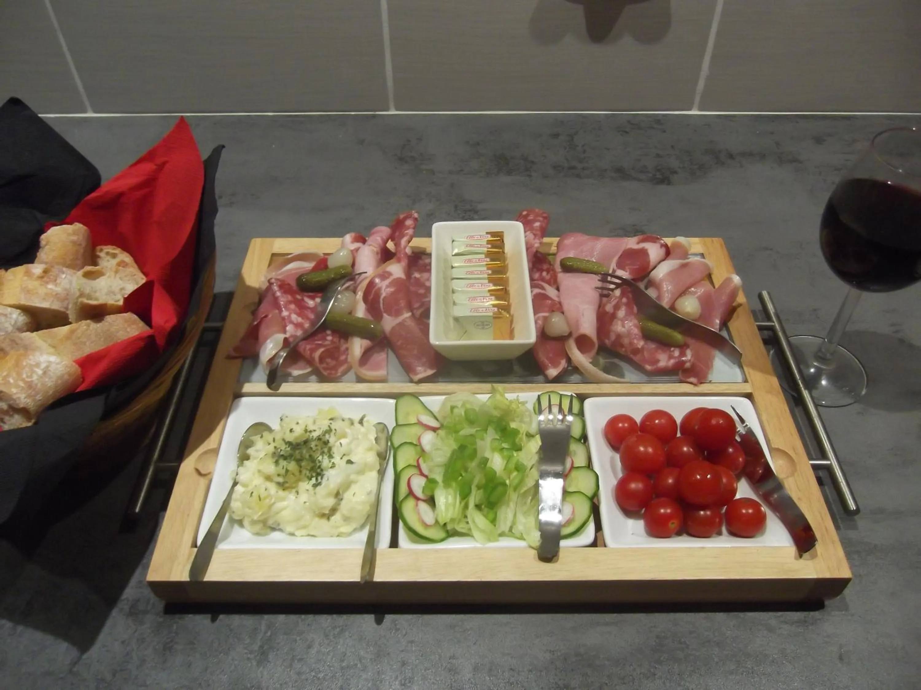 Food close-up in 43 Rue des Quarts