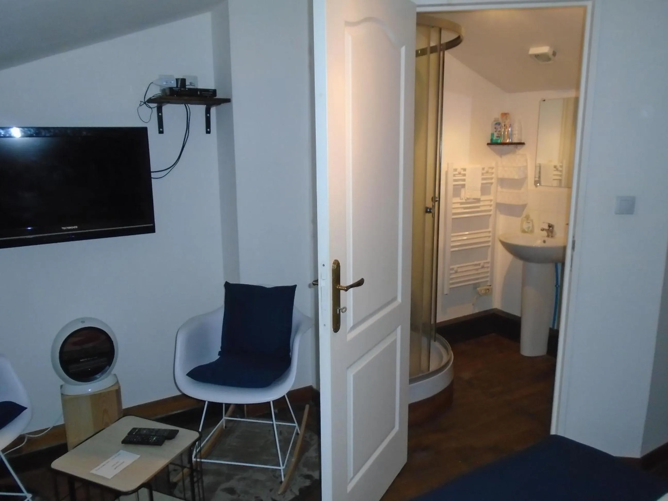 Shower in 43 Rue des Quarts