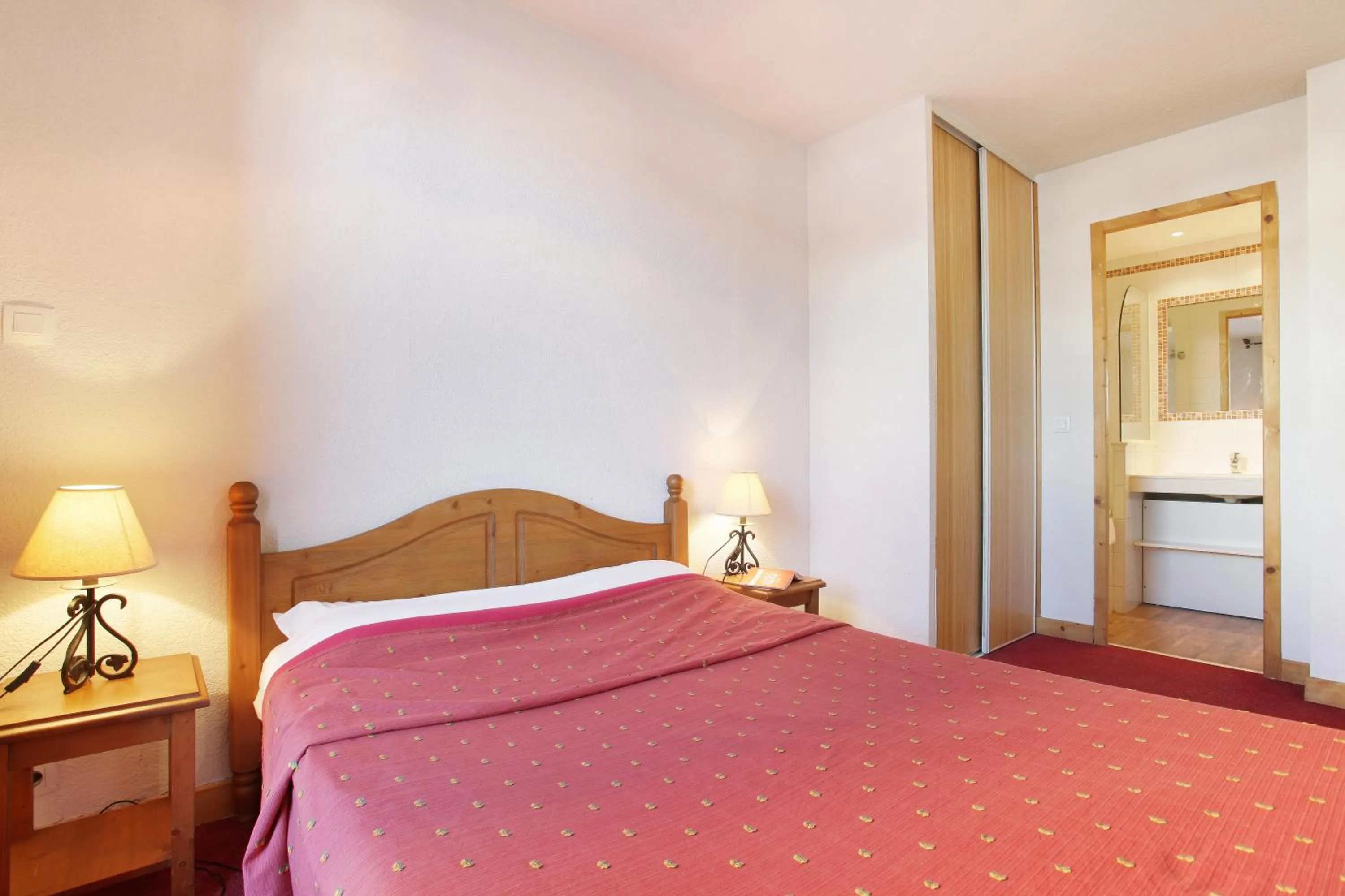 Bedroom, Bed in Résidence Odalys Le Village