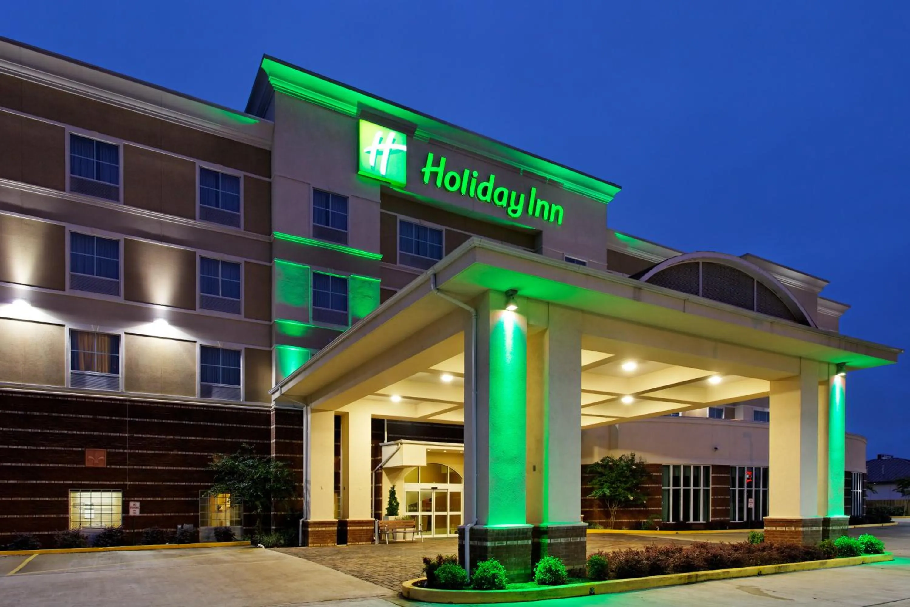 Property building in Holiday Inn Hotels Batesville by IHG