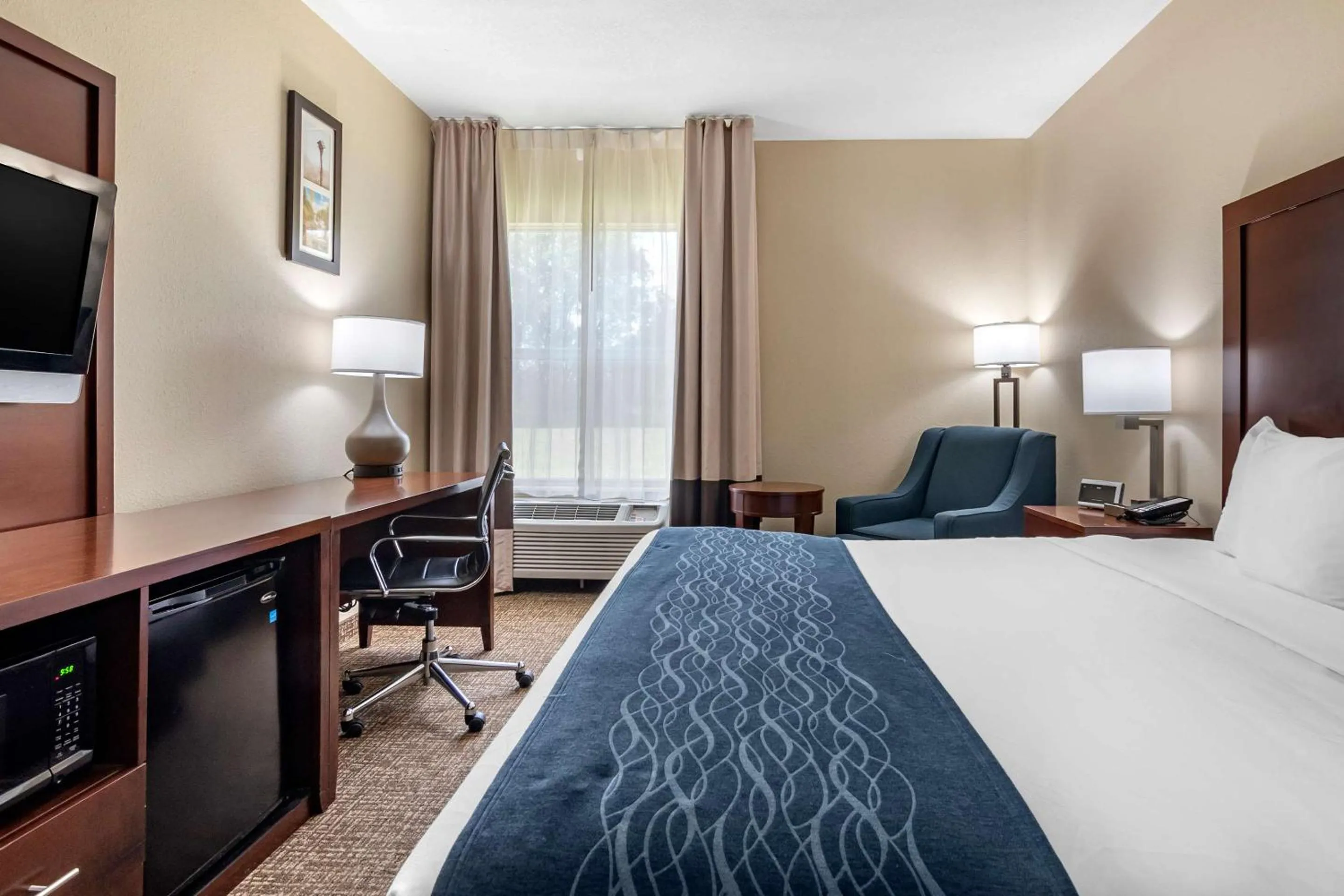 Bedroom, Bed in Comfort Inn & Suites Junction City - near Fort Riley