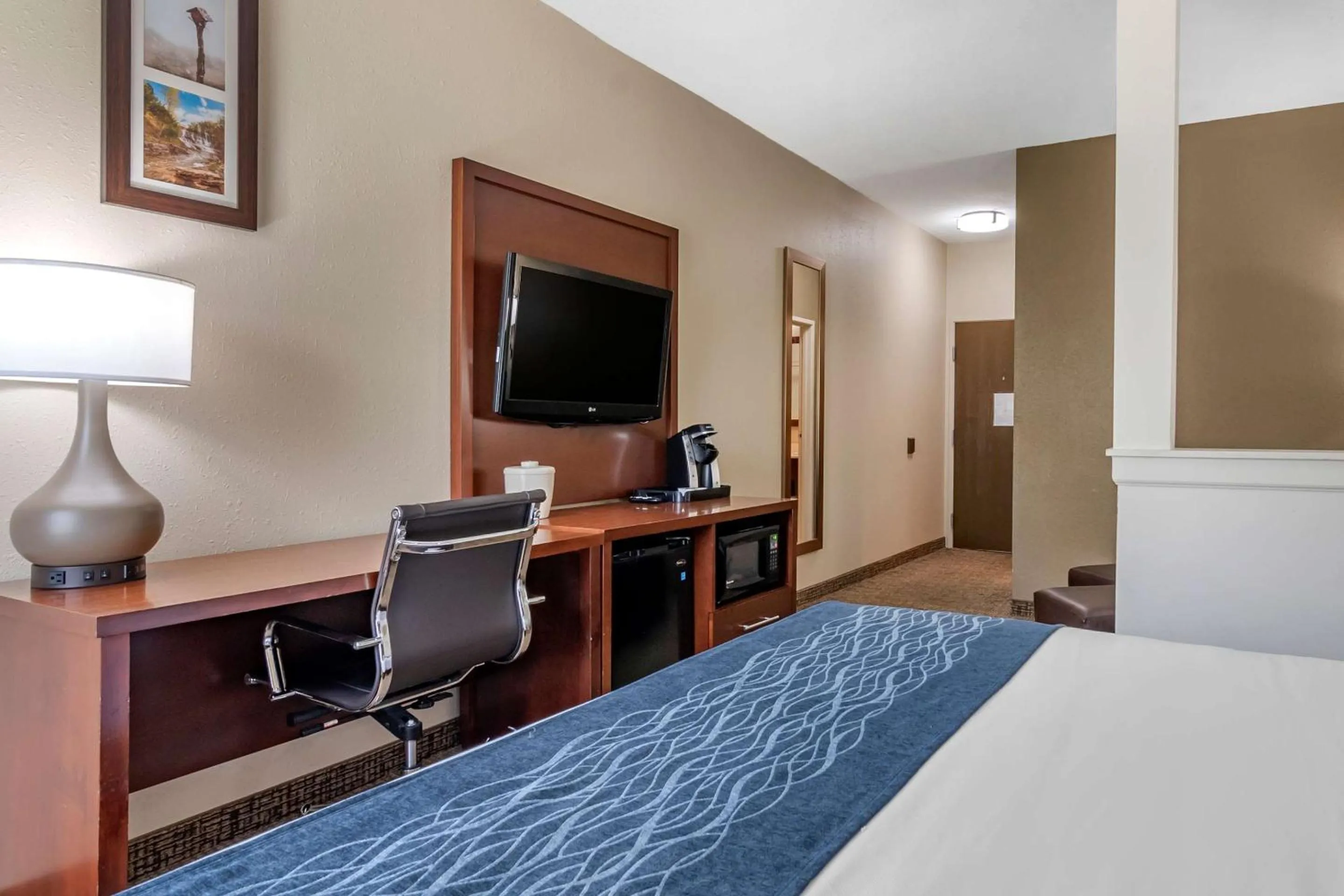 Bedroom, Bed in Comfort Inn & Suites Junction City - near Fort Riley