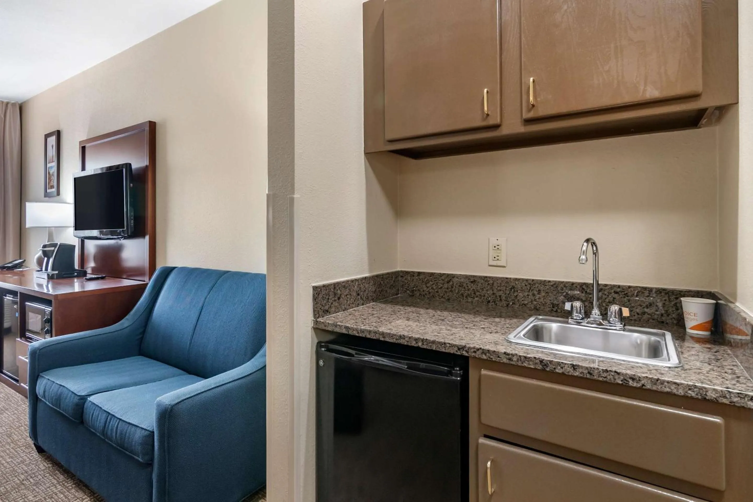 Bedroom in Comfort Inn & Suites Junction City - near Fort Riley
