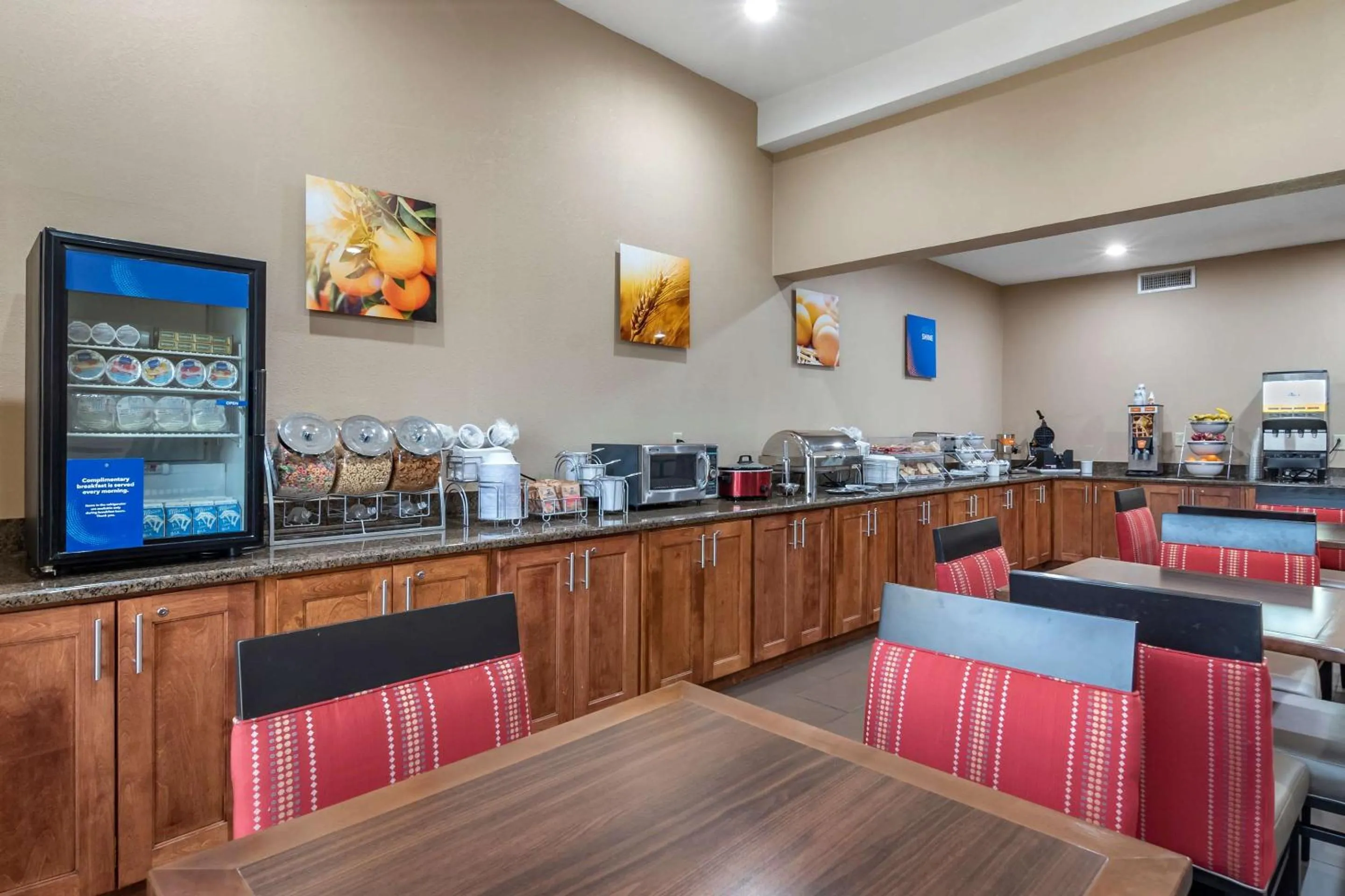 Breakfast in Comfort Inn & Suites Junction City - near Fort Riley