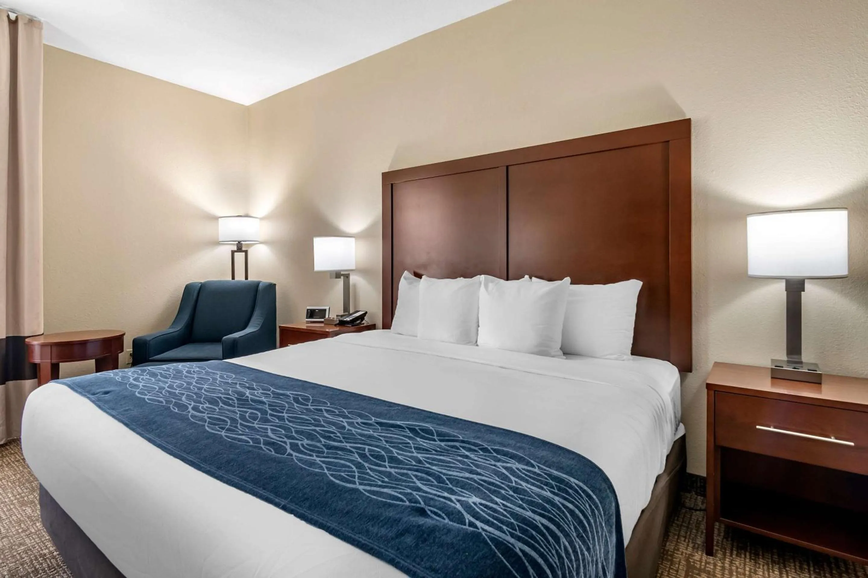 Bedroom, Bed in Comfort Inn & Suites Junction City - near Fort Riley
