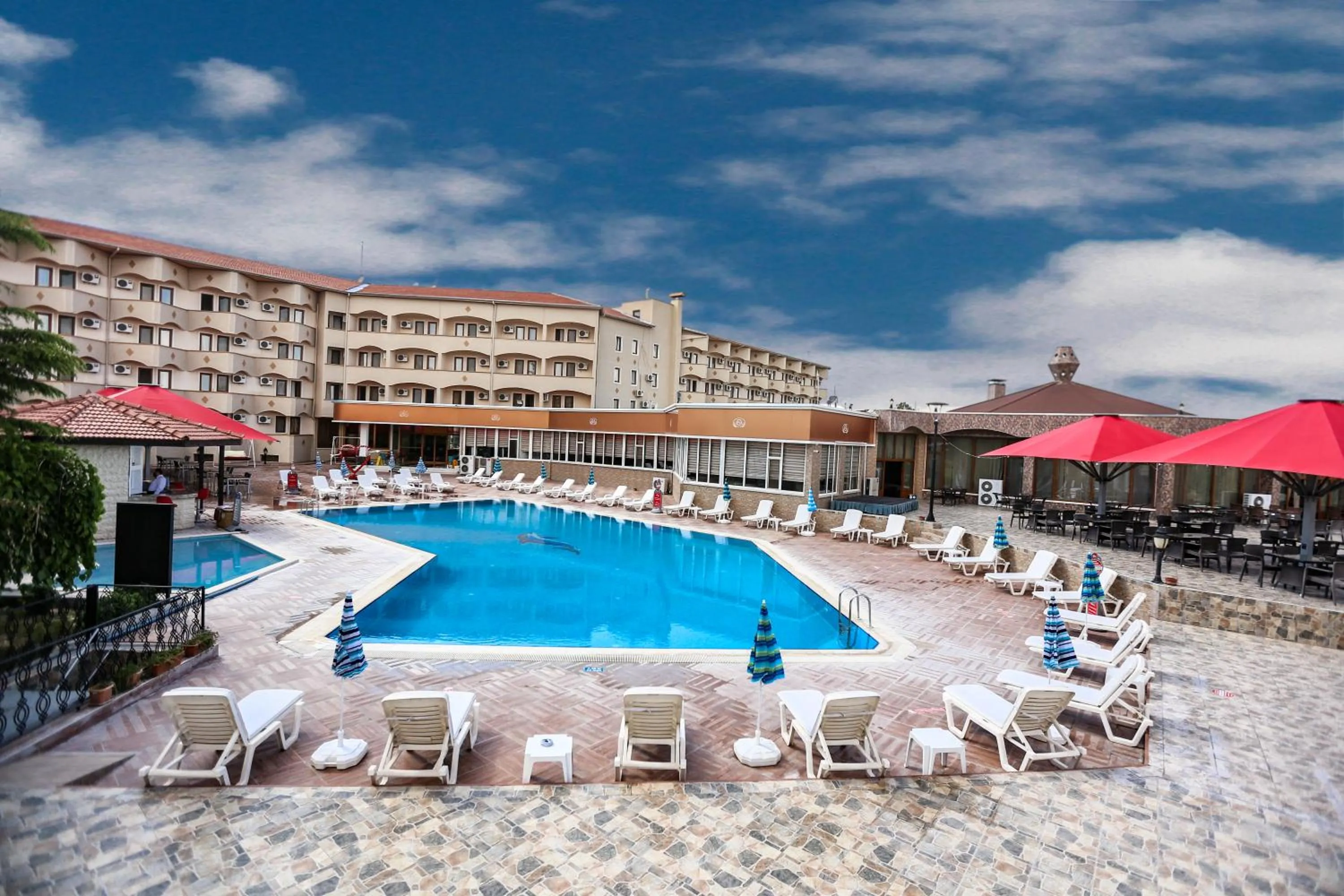Swimming pool in SIGNATURE GARDEN AVANOS Hotel & SPA