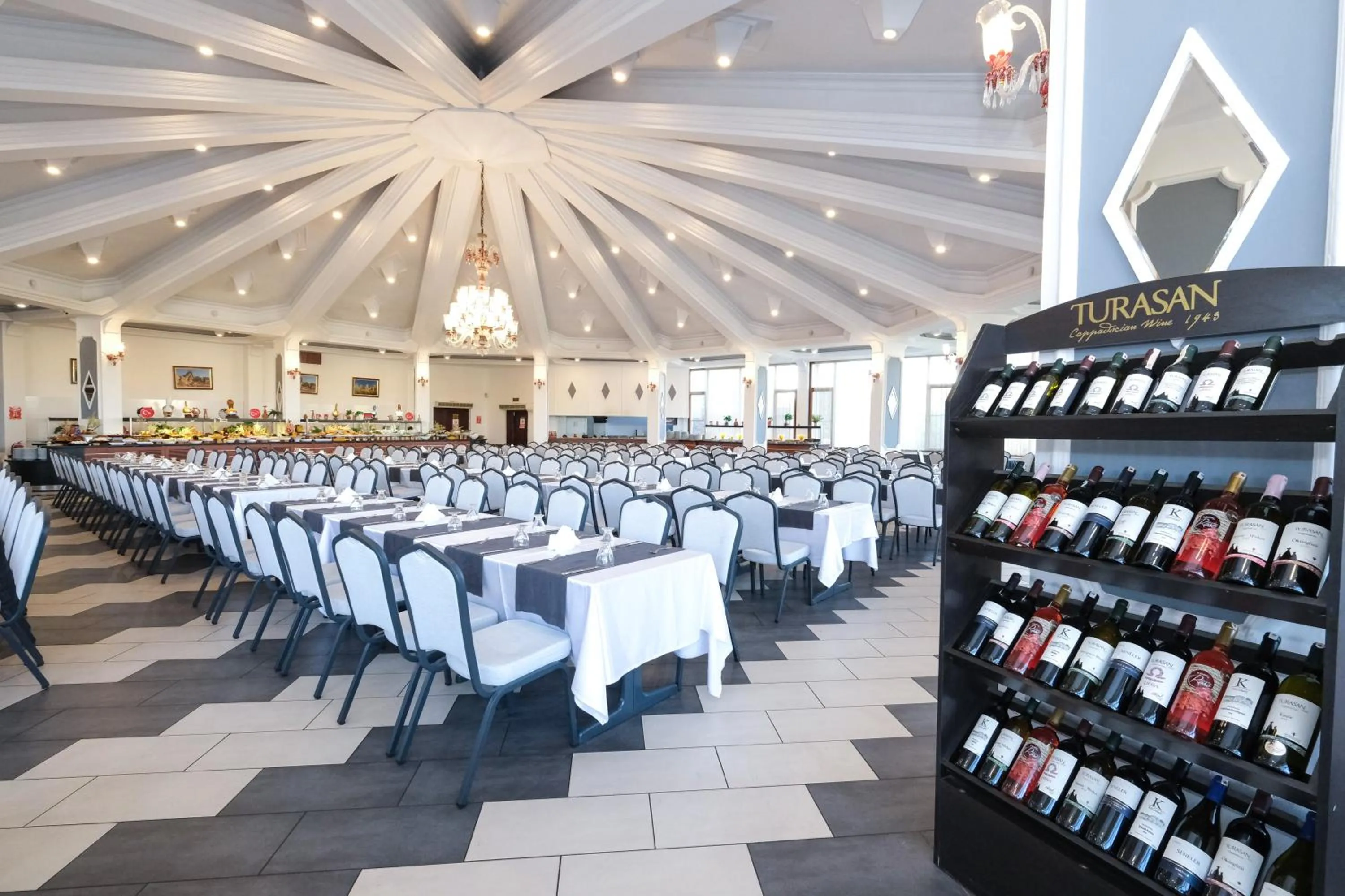 Restaurant/places to eat in SIGNATURE GARDEN AVANOS Hotel & SPA