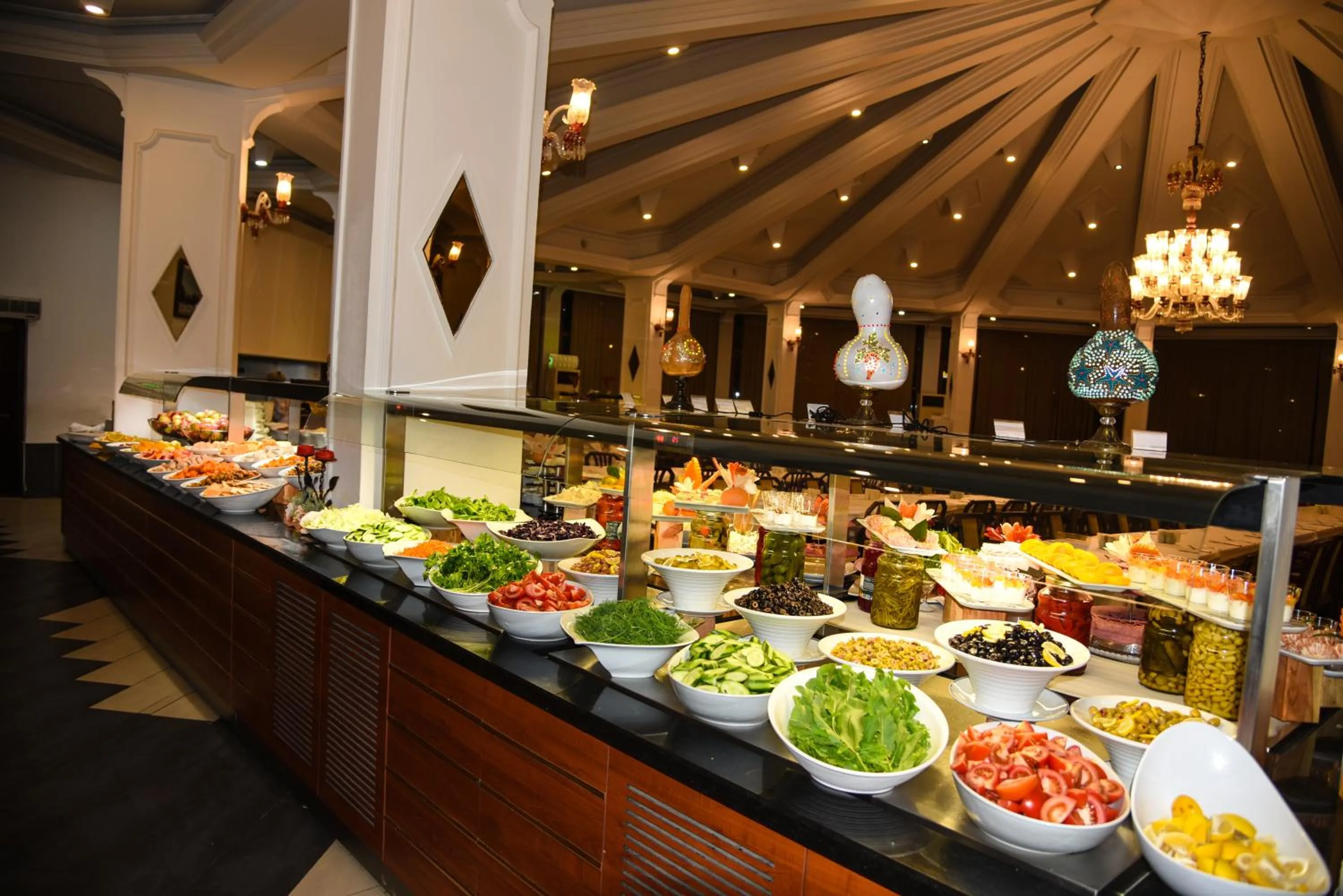 Restaurant/places to eat in SIGNATURE GARDEN AVANOS Hotel & SPA