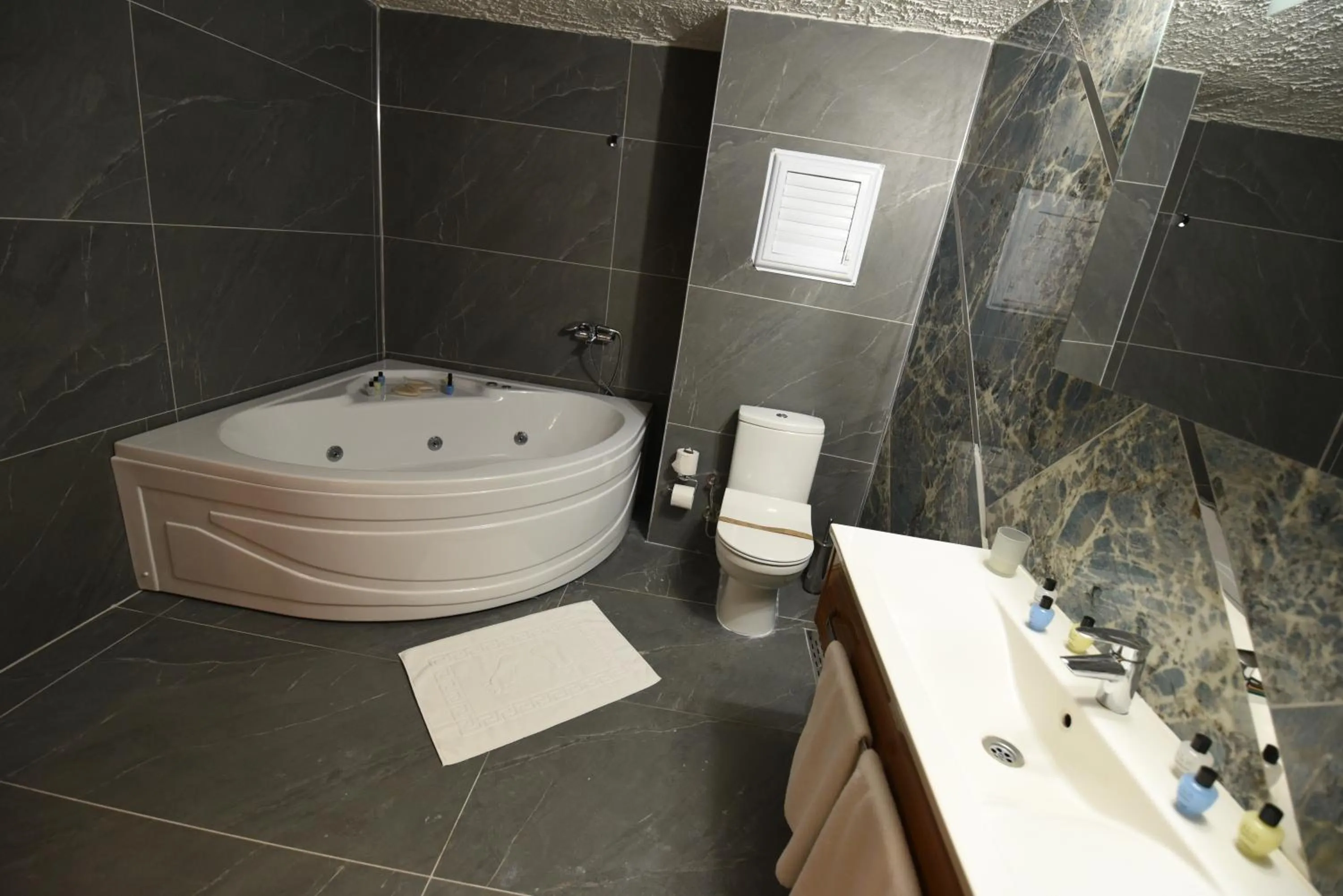 Bathroom in SIGNATURE GARDEN AVANOS Hotel & SPA