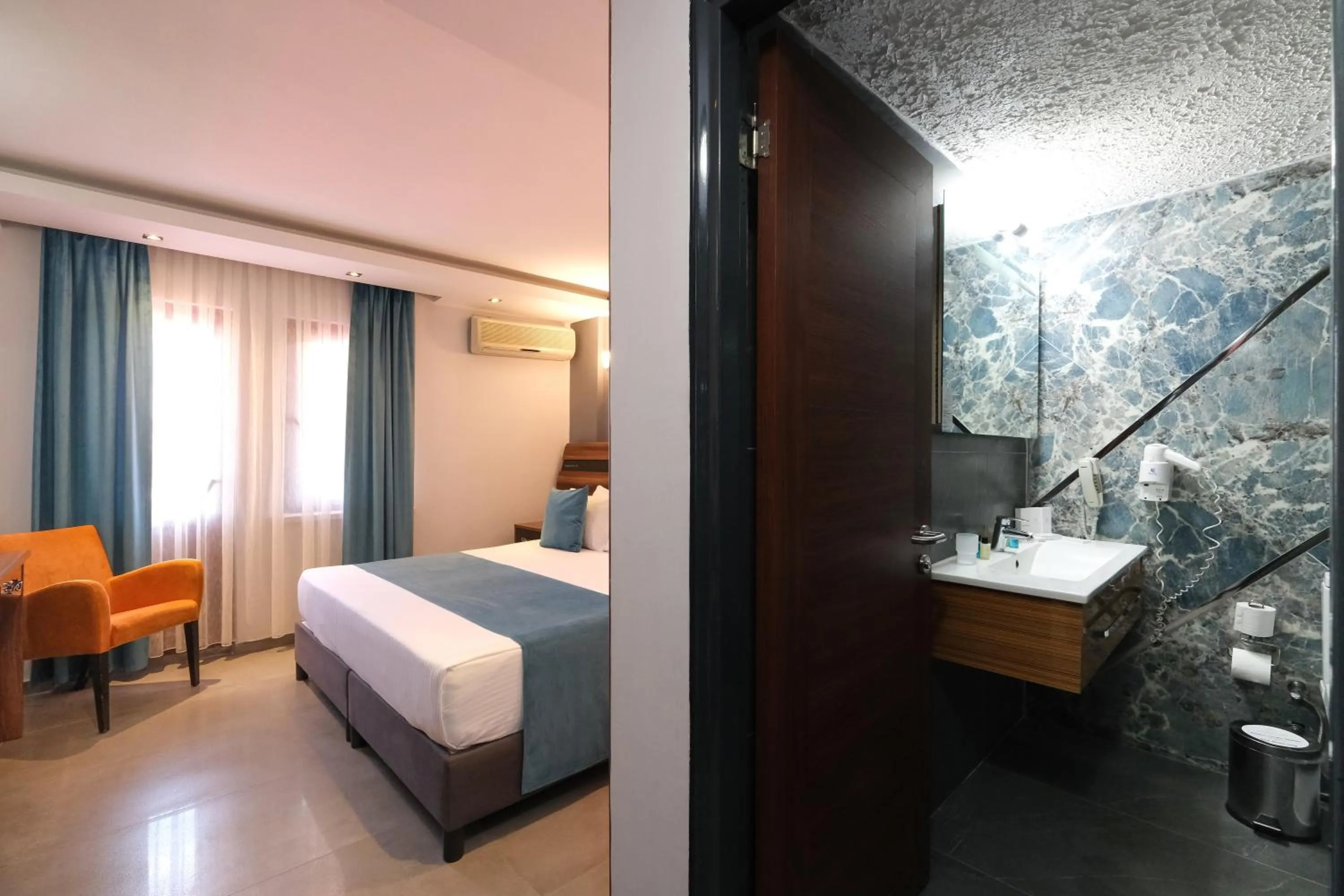 Bed in SIGNATURE GARDEN AVANOS Hotel & SPA