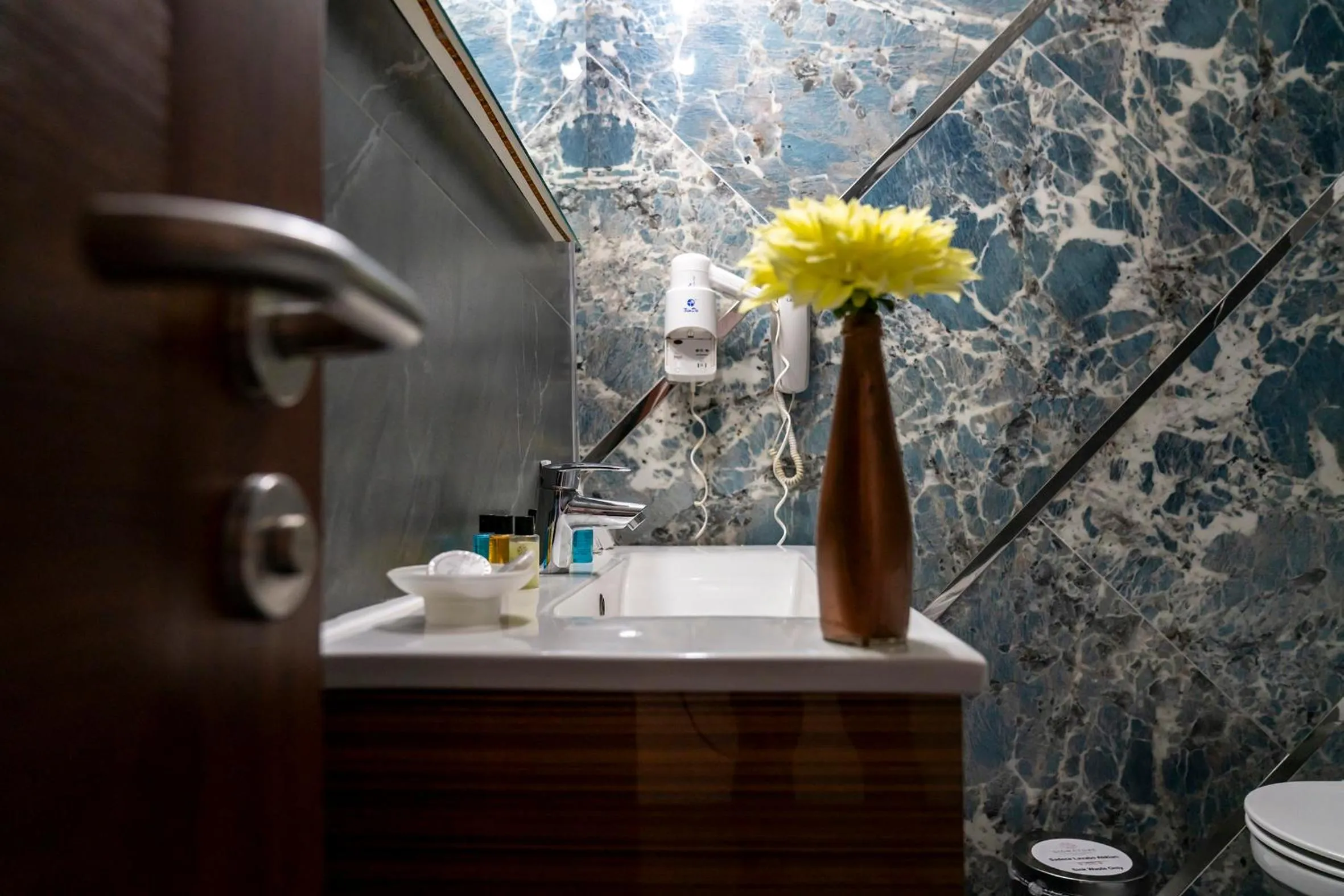 Shower in SIGNATURE GARDEN AVANOS Hotel & SPA