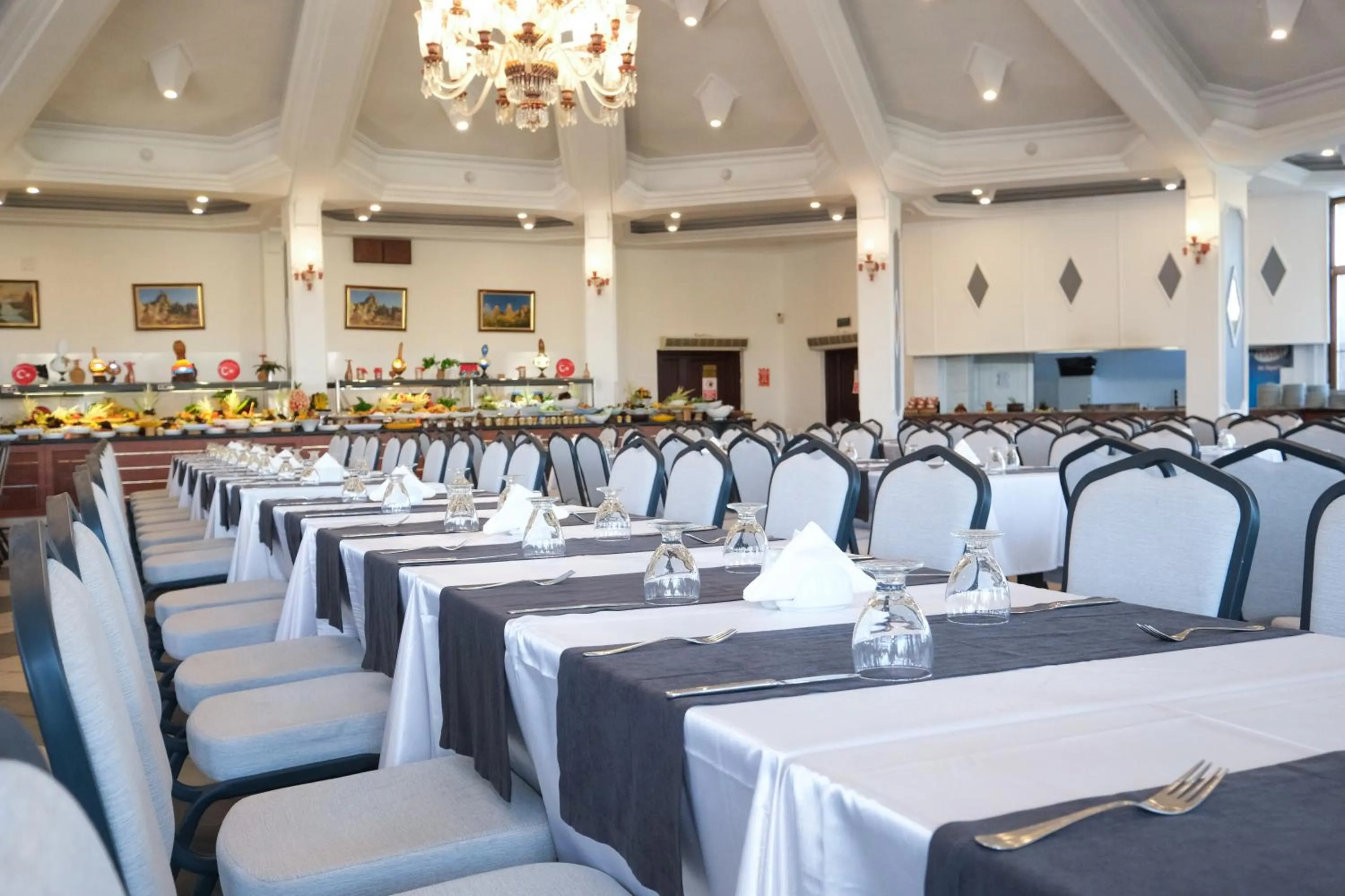 Restaurant/places to eat in SIGNATURE GARDEN AVANOS Hotel & SPA