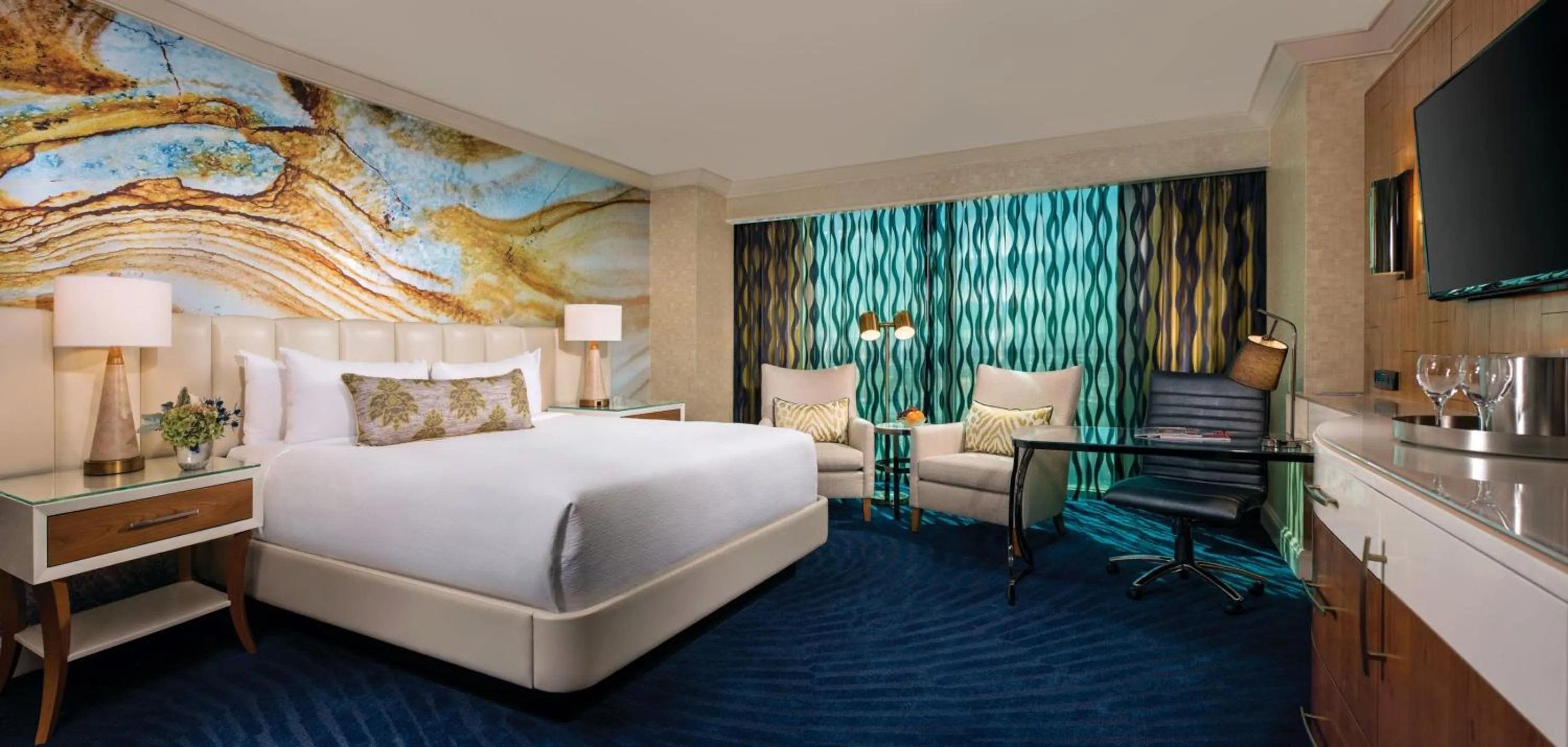 Photo of the whole room, Bed in Mandalay Bay