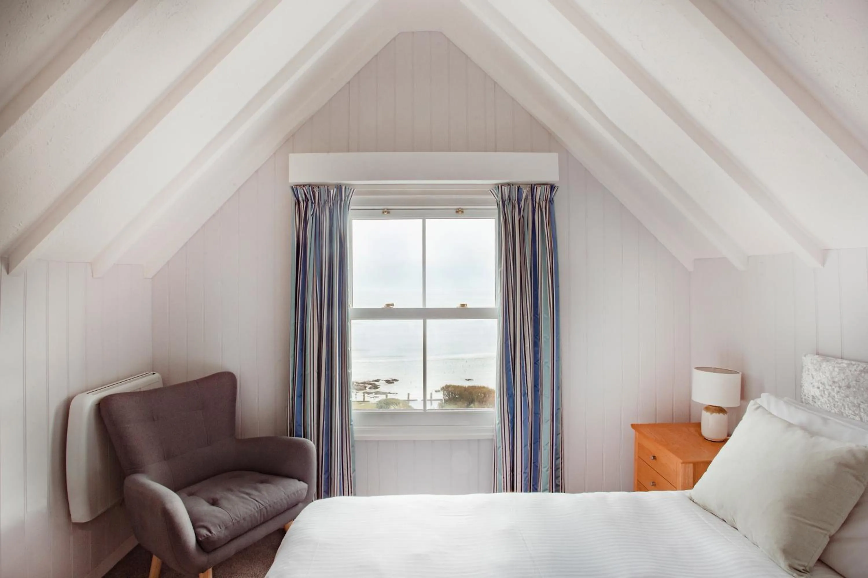 Bedroom, Bed in The Bay Hotel