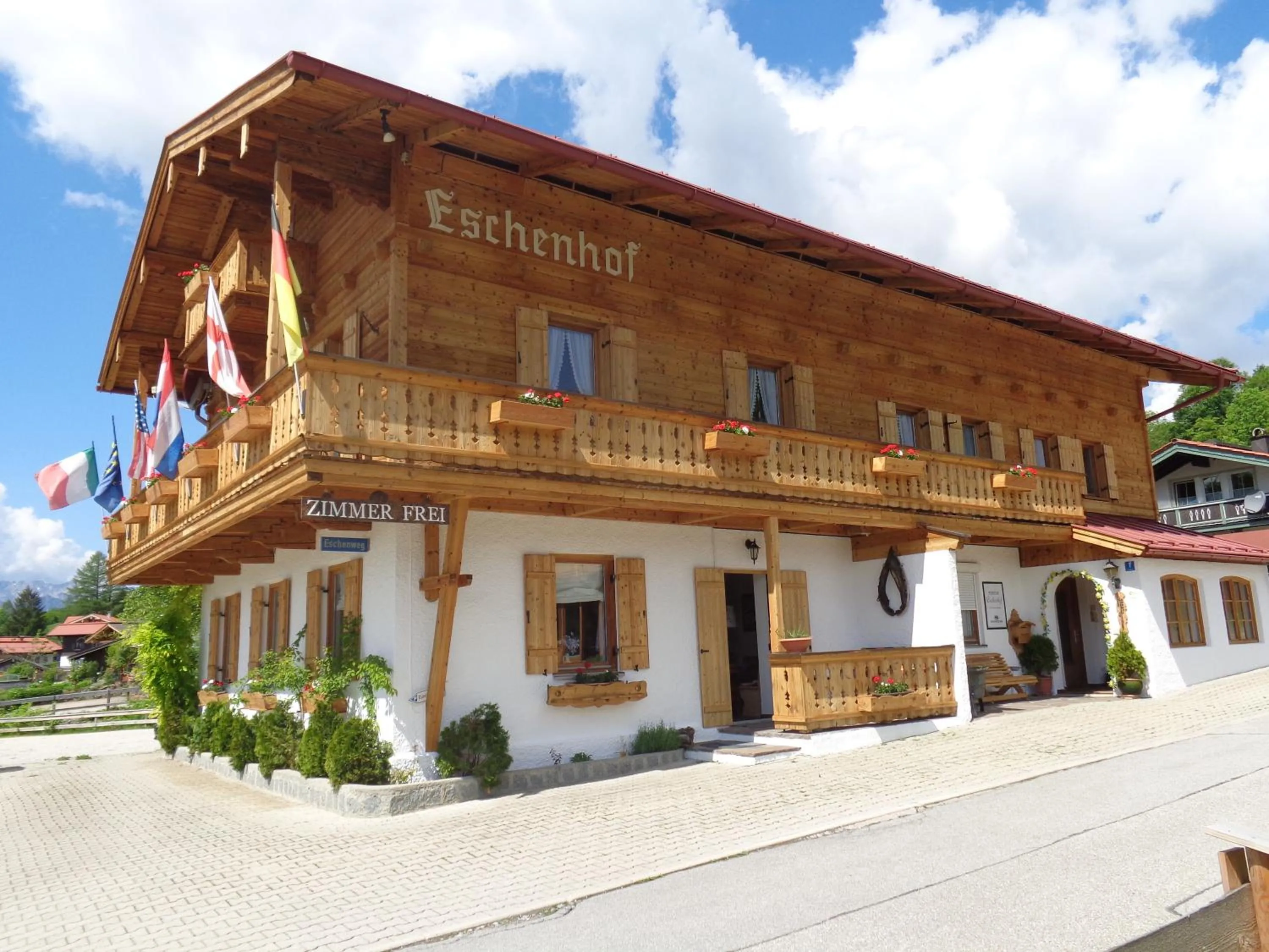 Facade/entrance in Gästehaus Eschenhof