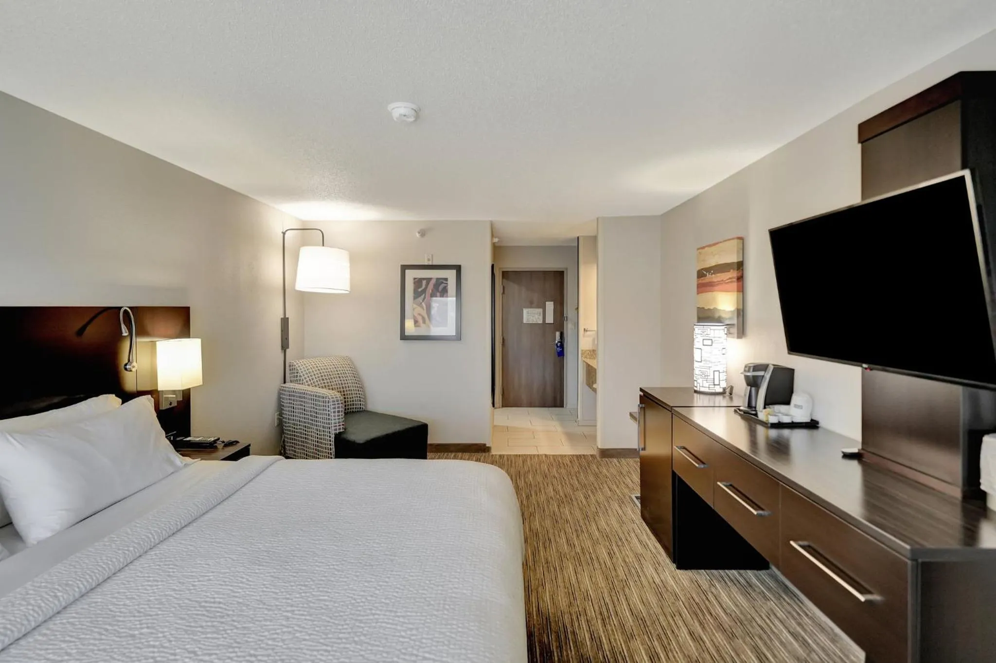Photo of the whole room, Bed in Holiday Inn Express Hotel & Suites Beatrice by IHG