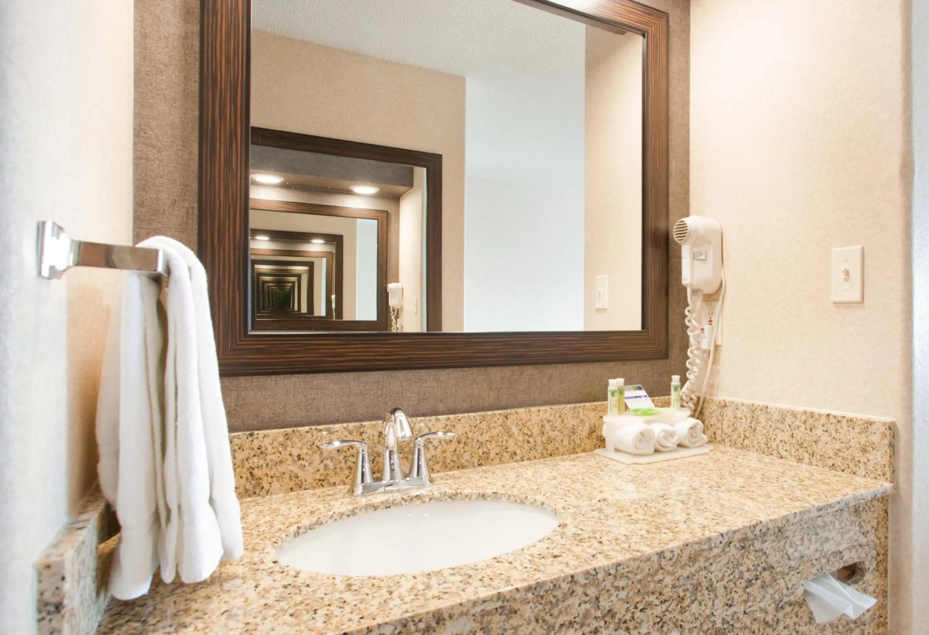 Bathroom in Holiday Inn Express Hotel & Suites Beatrice by IHG