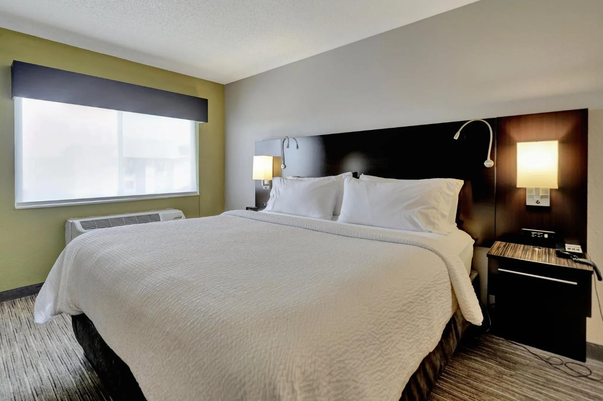 Photo of the whole room, Bed in Holiday Inn Express Hotel & Suites Beatrice by IHG