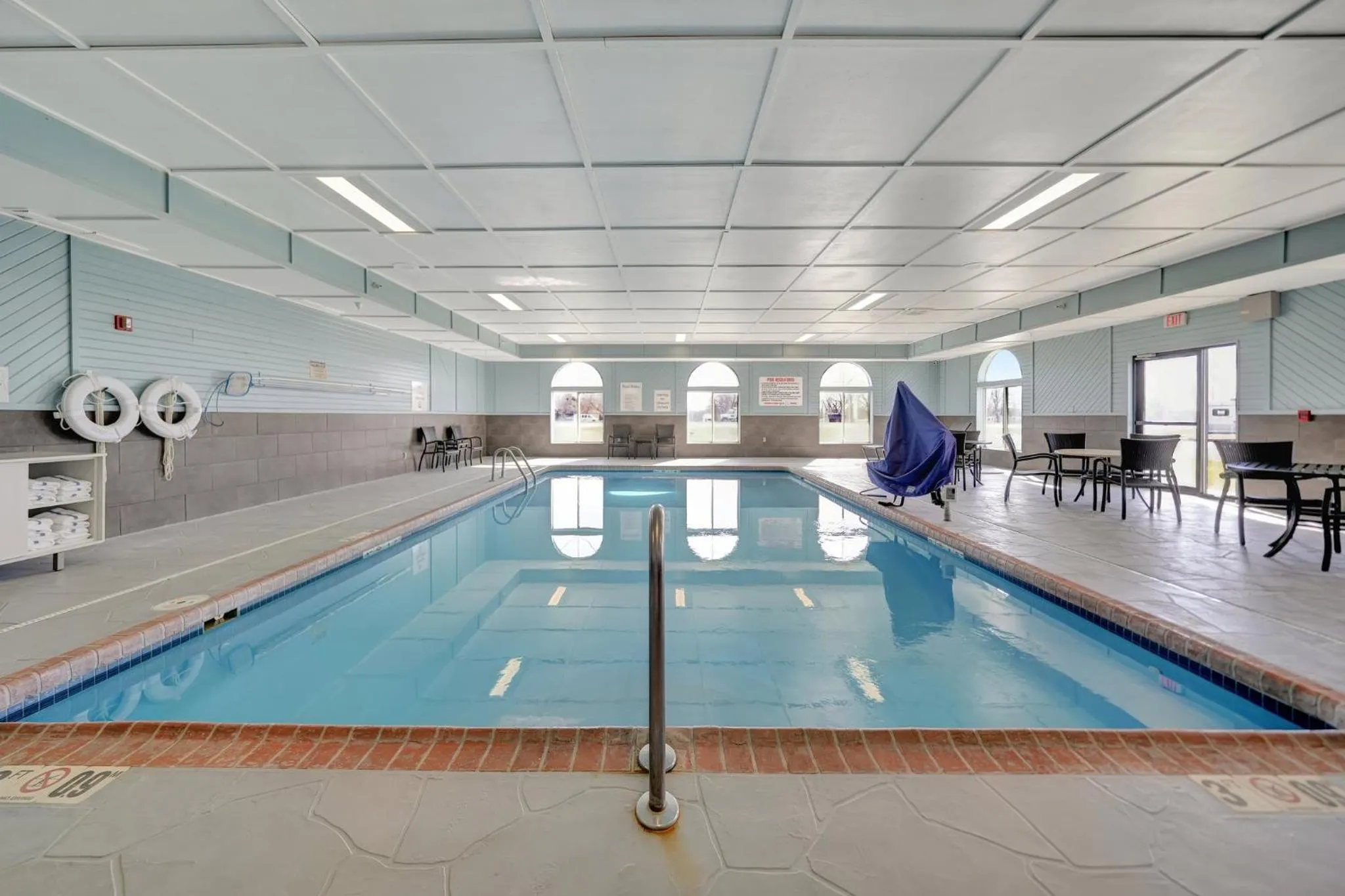 Swimming pool in Holiday Inn Express Hotel & Suites Beatrice by IHG