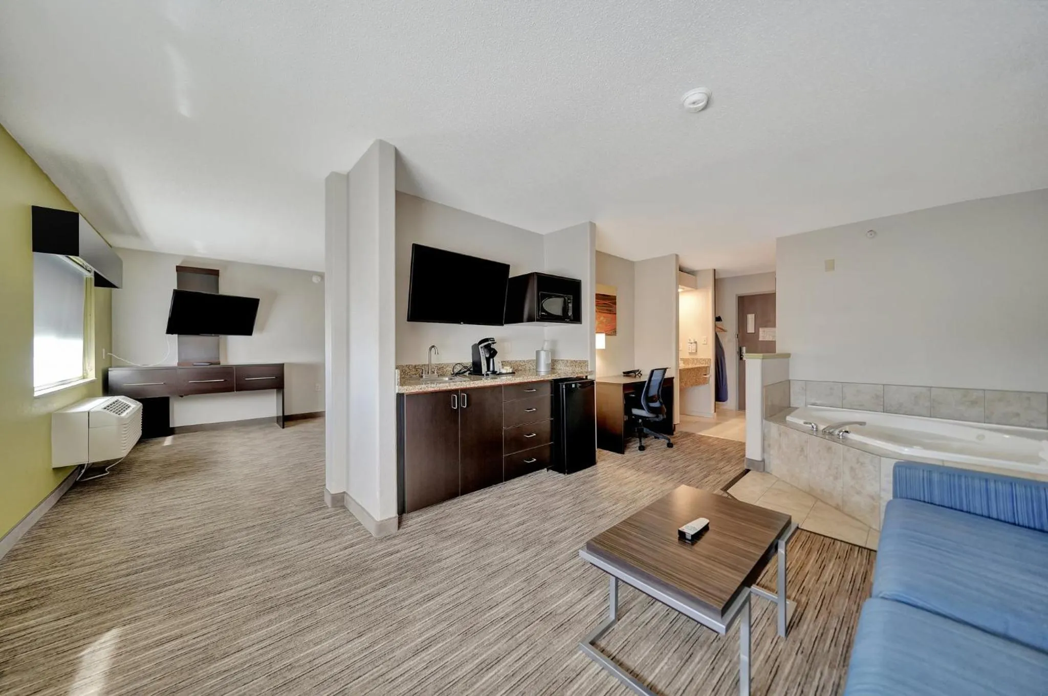 Bedroom, Bed in Holiday Inn Express Hotel & Suites Beatrice by IHG