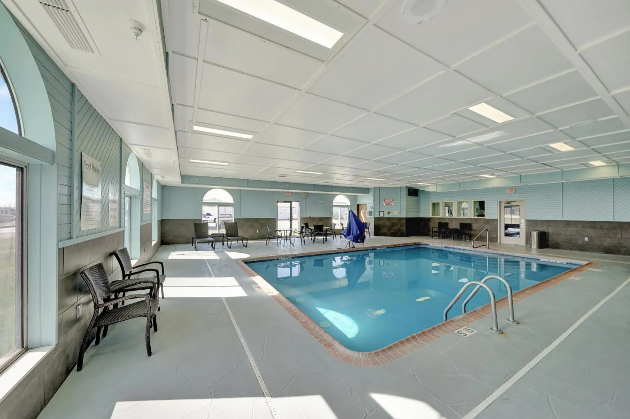 Swimming pool in Holiday Inn Express Hotel & Suites Beatrice by IHG