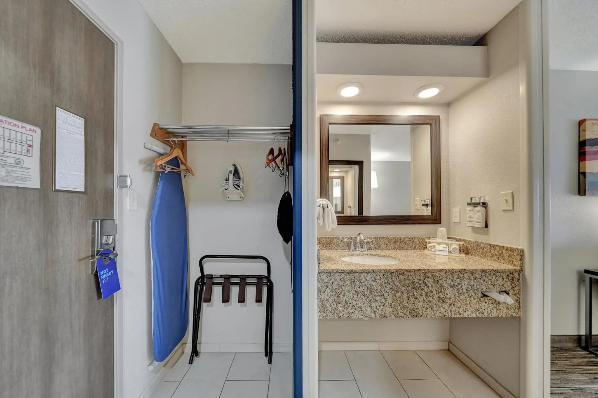 Bedroom in Holiday Inn Express Hotel & Suites Beatrice by IHG