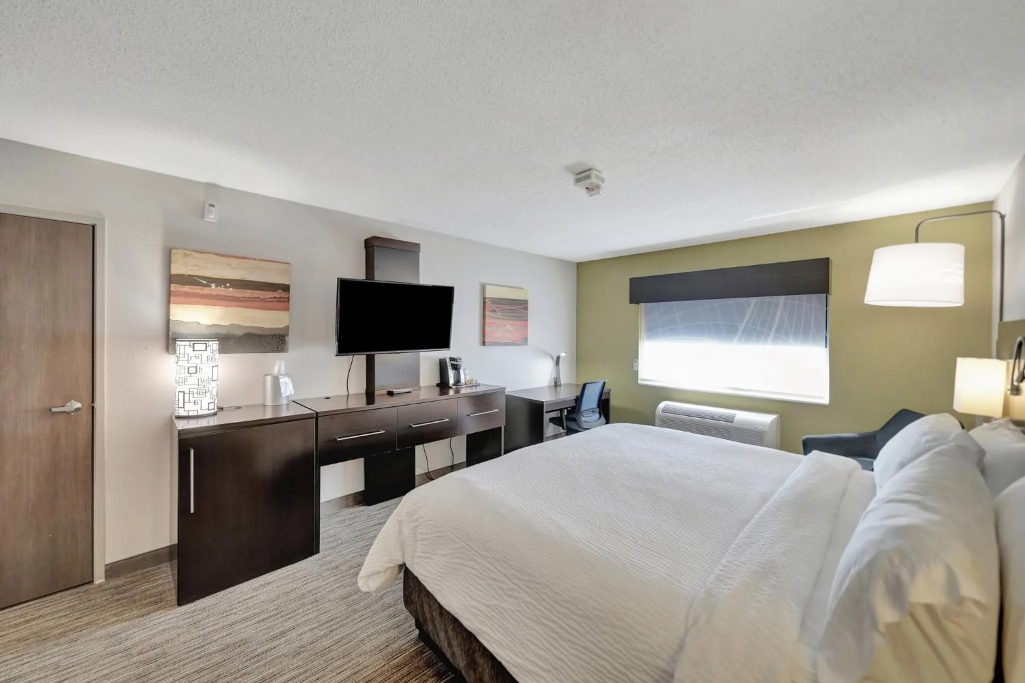 Photo of the whole room, Bed in Holiday Inn Express Hotel & Suites Beatrice by IHG