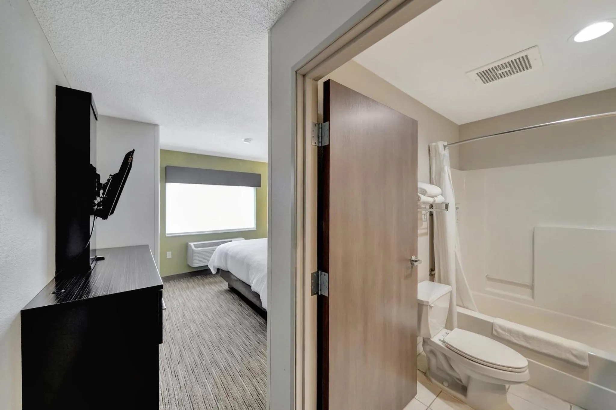 Photo of the whole room, Bed in Holiday Inn Express Hotel & Suites Beatrice by IHG