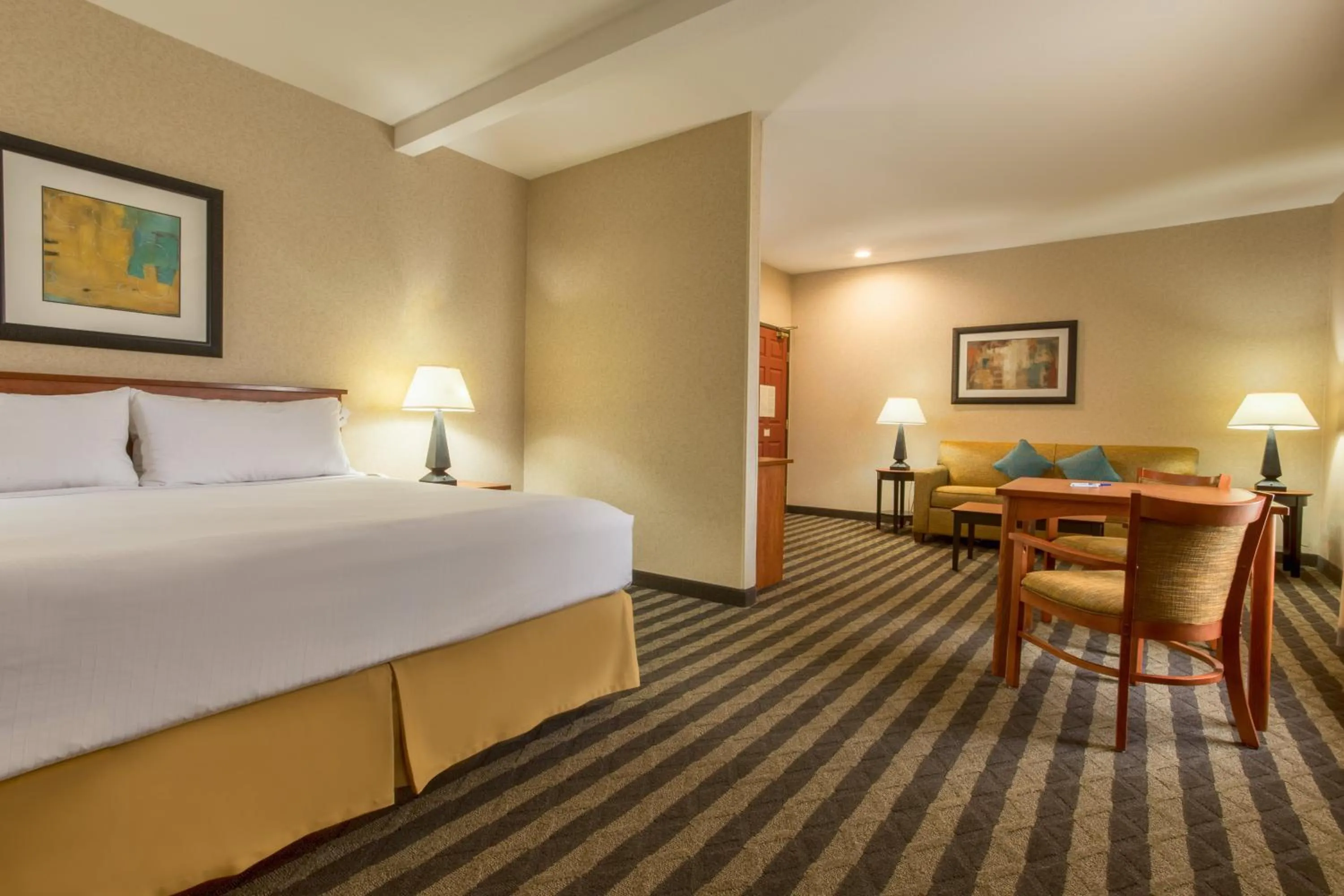 Photo of the whole room, Bed in Holiday Inn Express Hotel & Suites Manteca by IHG