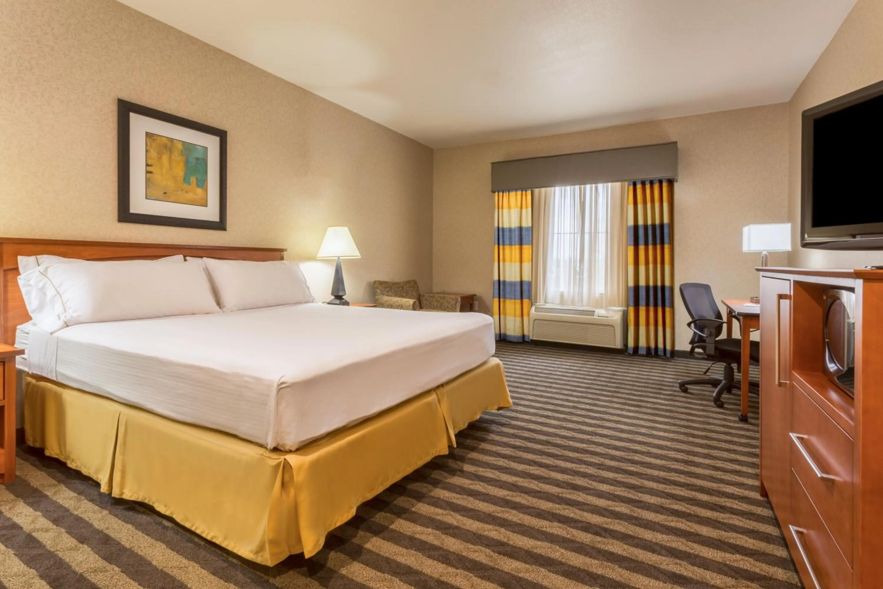 Photo of the whole room, Bed in Holiday Inn Express Hotel & Suites Manteca by IHG