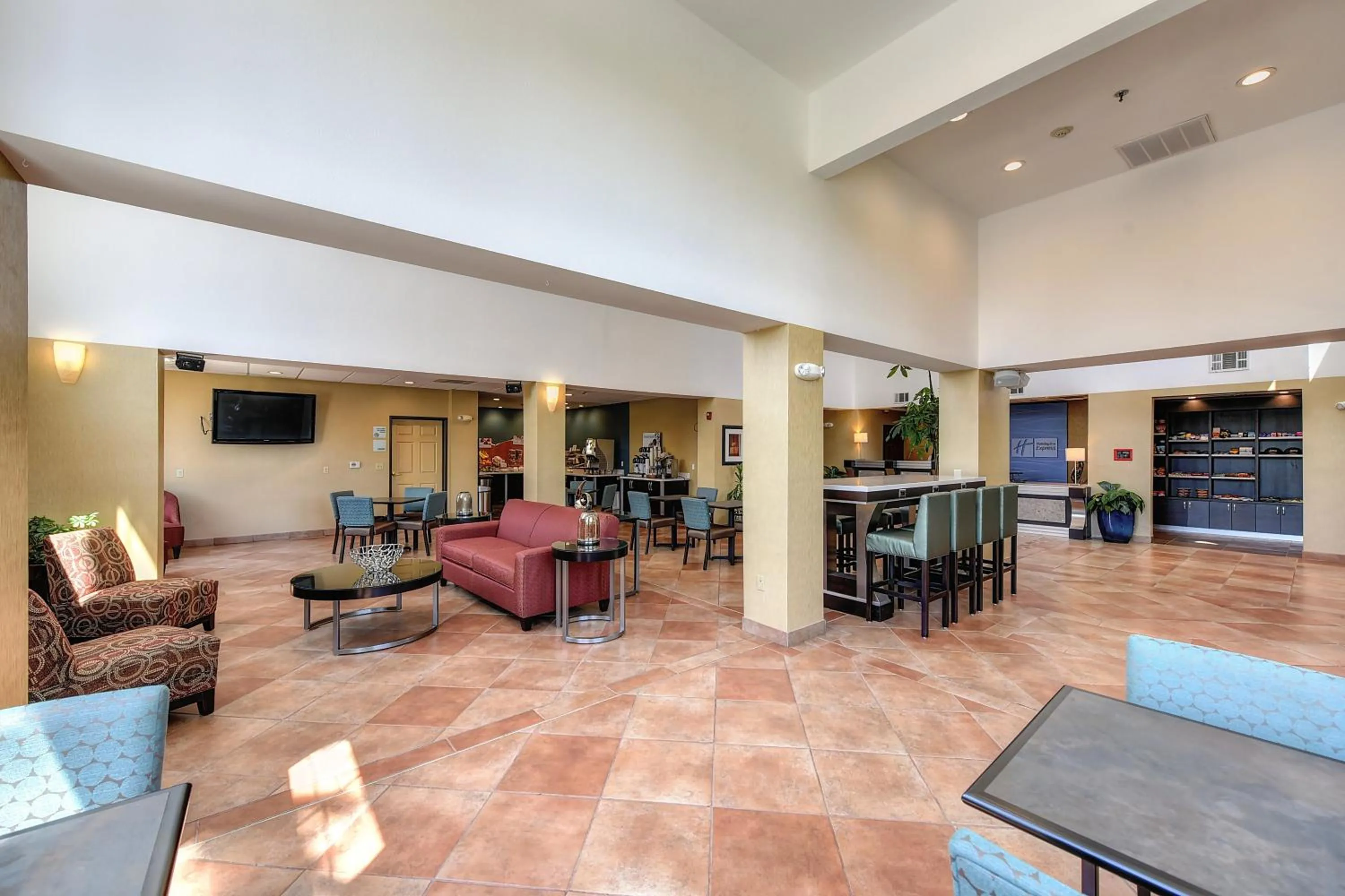 Property building in Holiday Inn Express Hotel & Suites Manteca by IHG