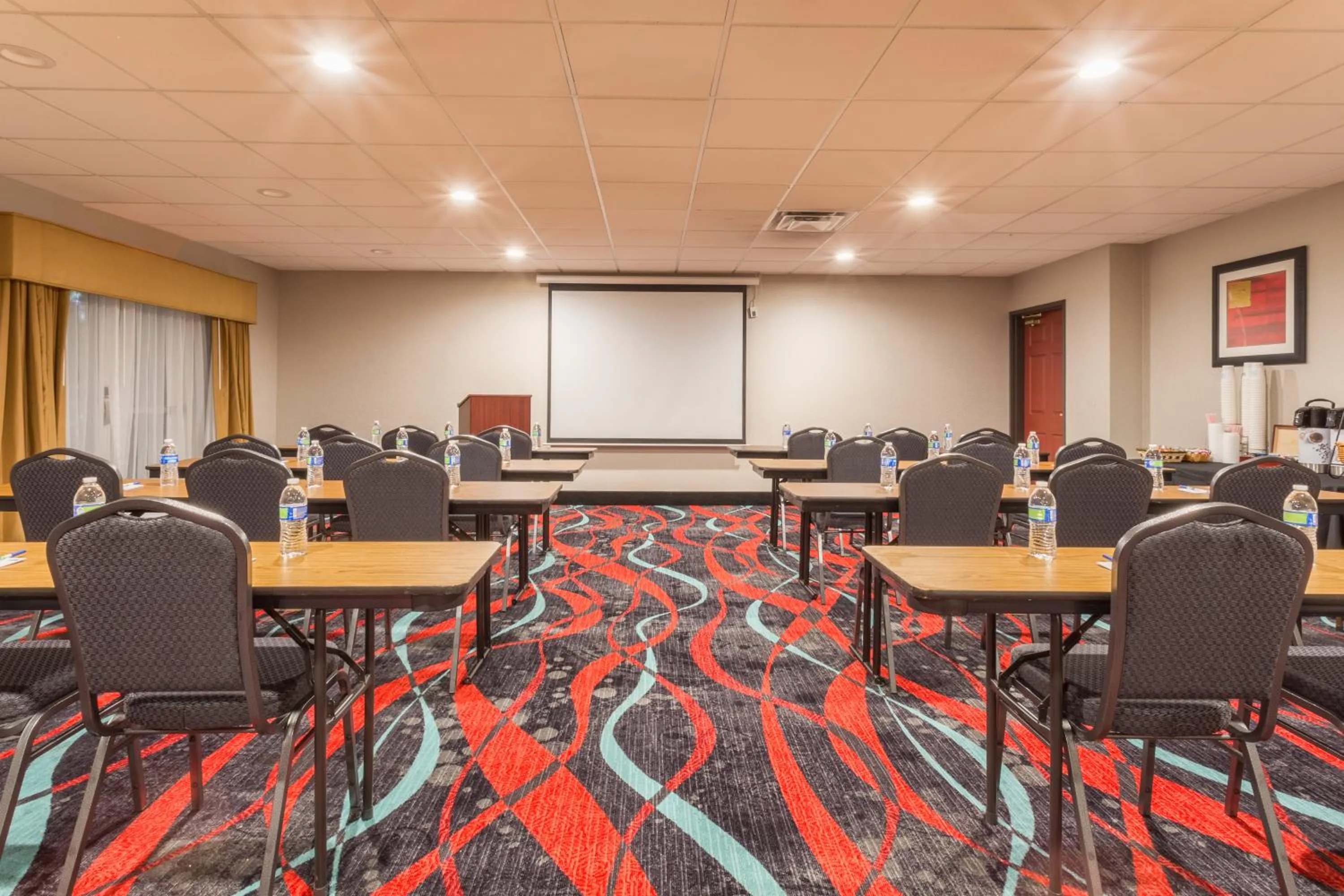 Meeting/conference room in Holiday Inn Express Hotel & Suites Manteca by IHG