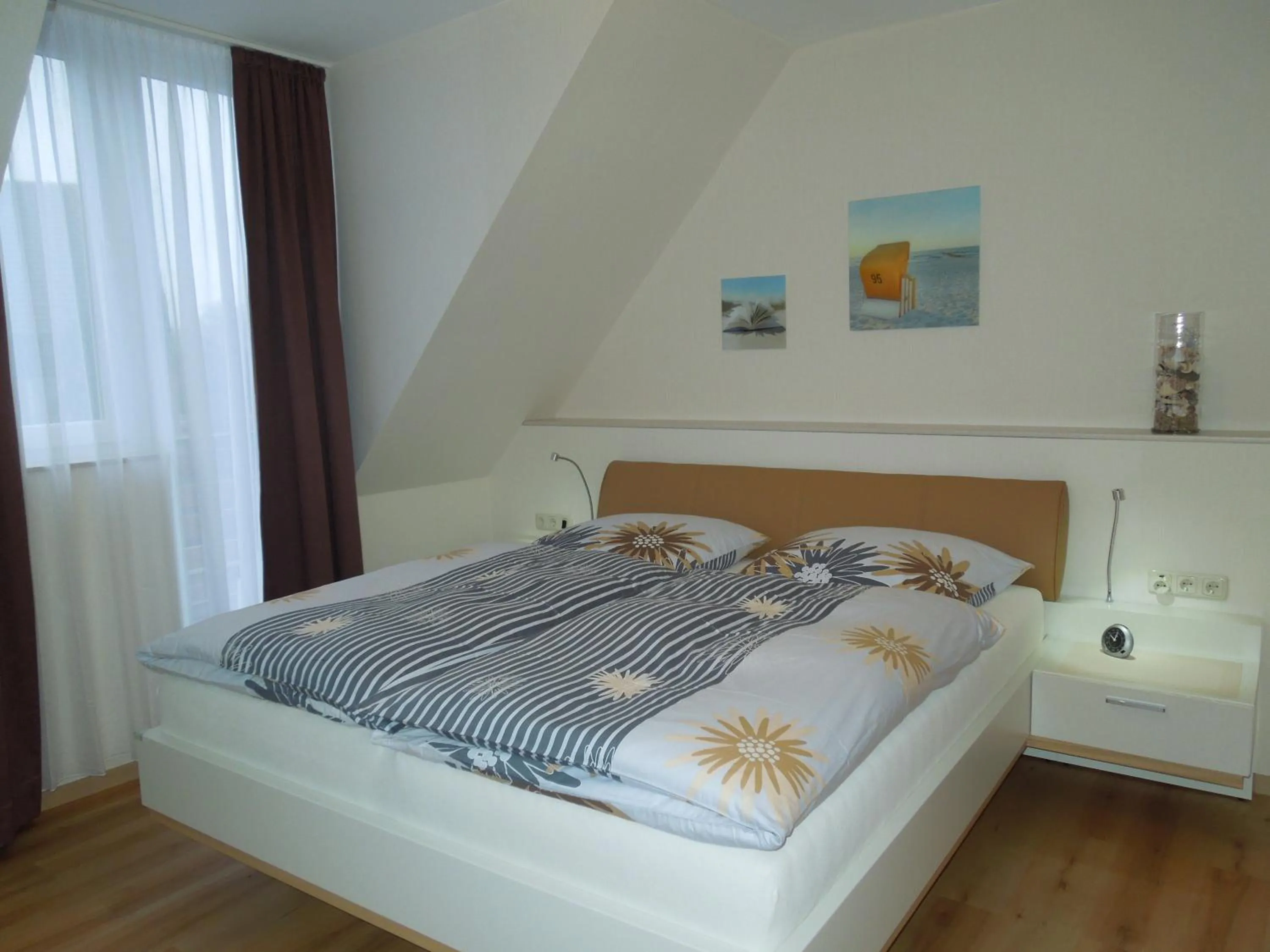 Day, Bed in Hotel Gode Wind