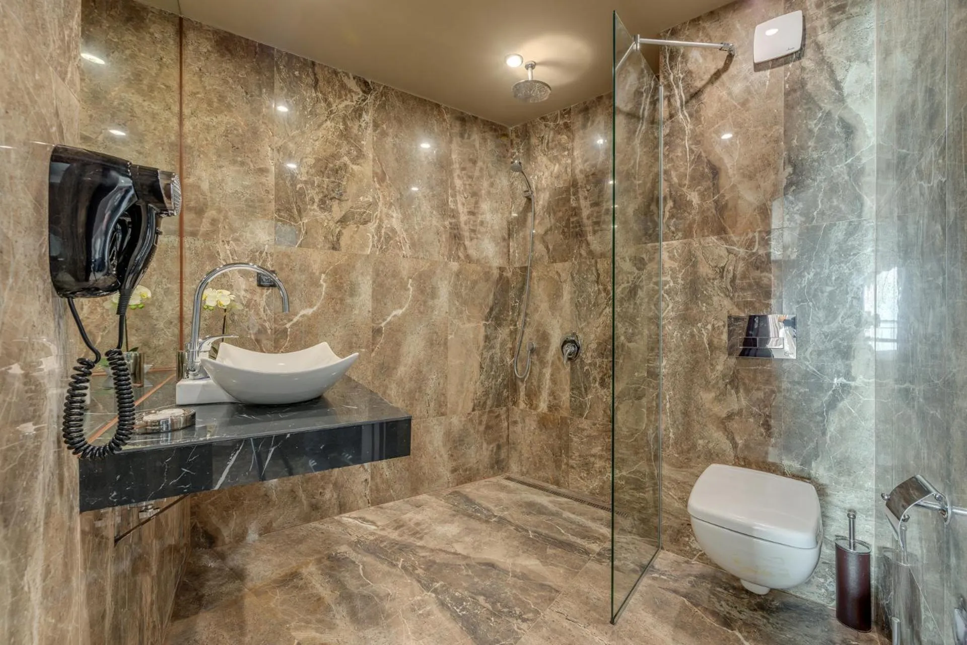 Bathroom in Grand Hotel Sveti Vlas - Fitness & SPA Hotel