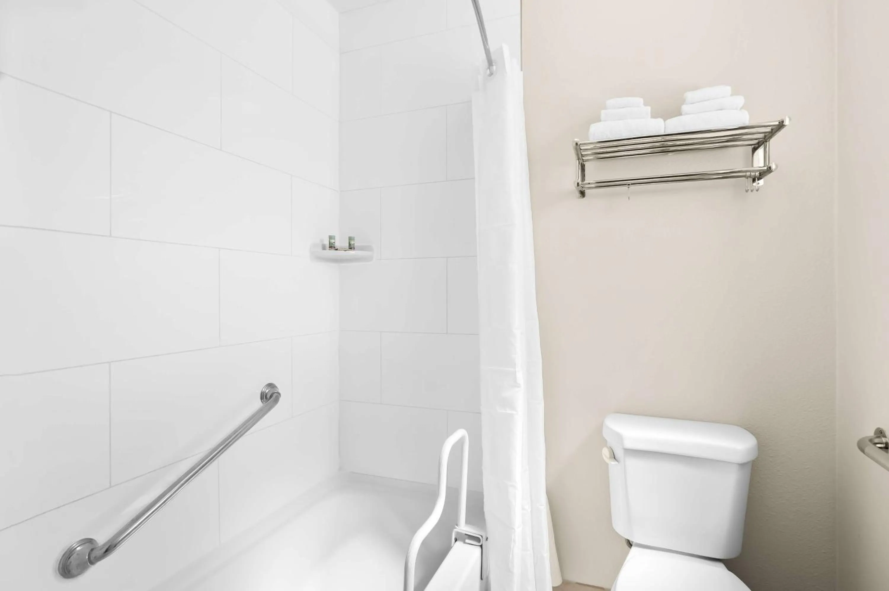 Bathroom in Best Western Paradise Inn