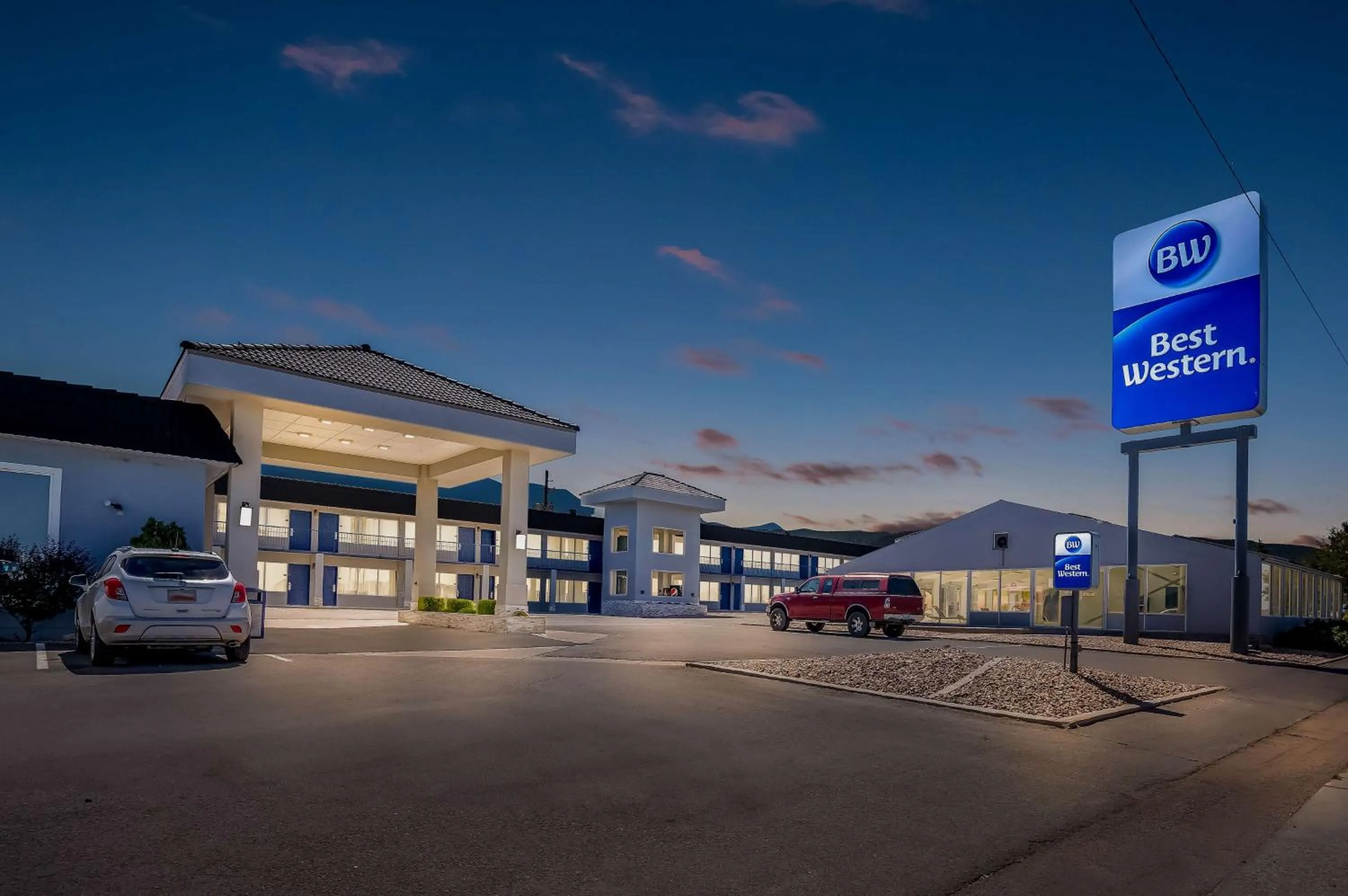 Property building in Best Western Paradise Inn