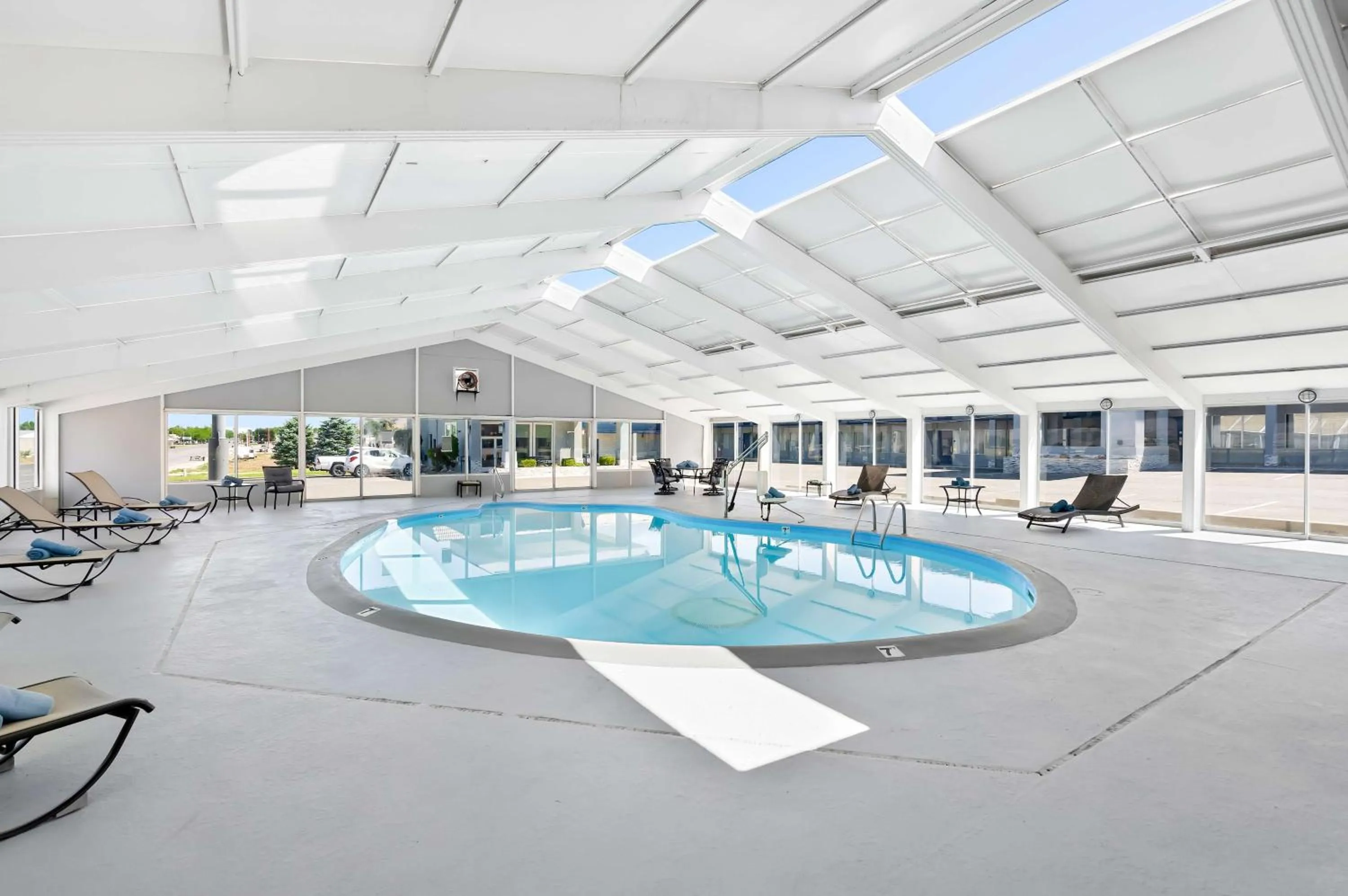 Pool view in Best Western Paradise Inn