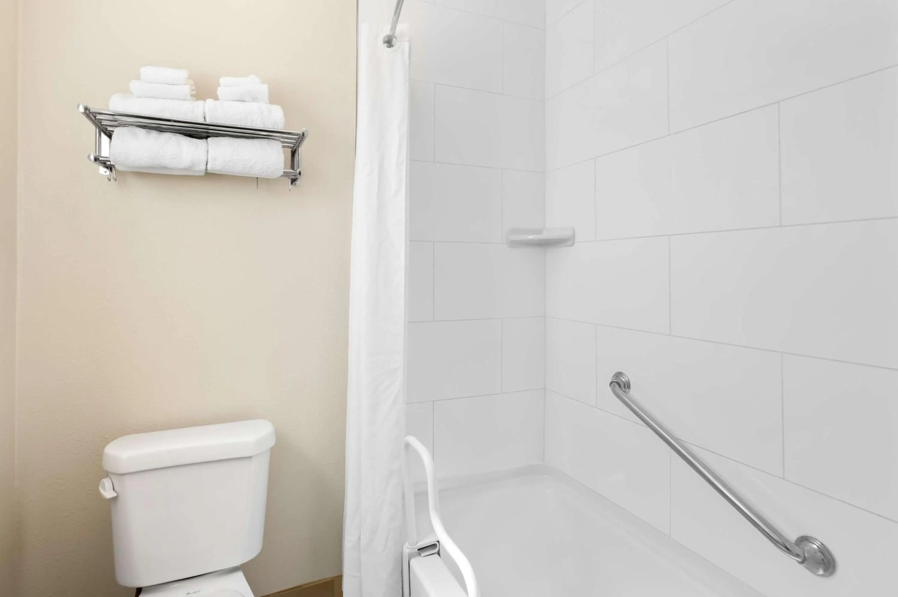 Bathroom in Best Western Paradise Inn