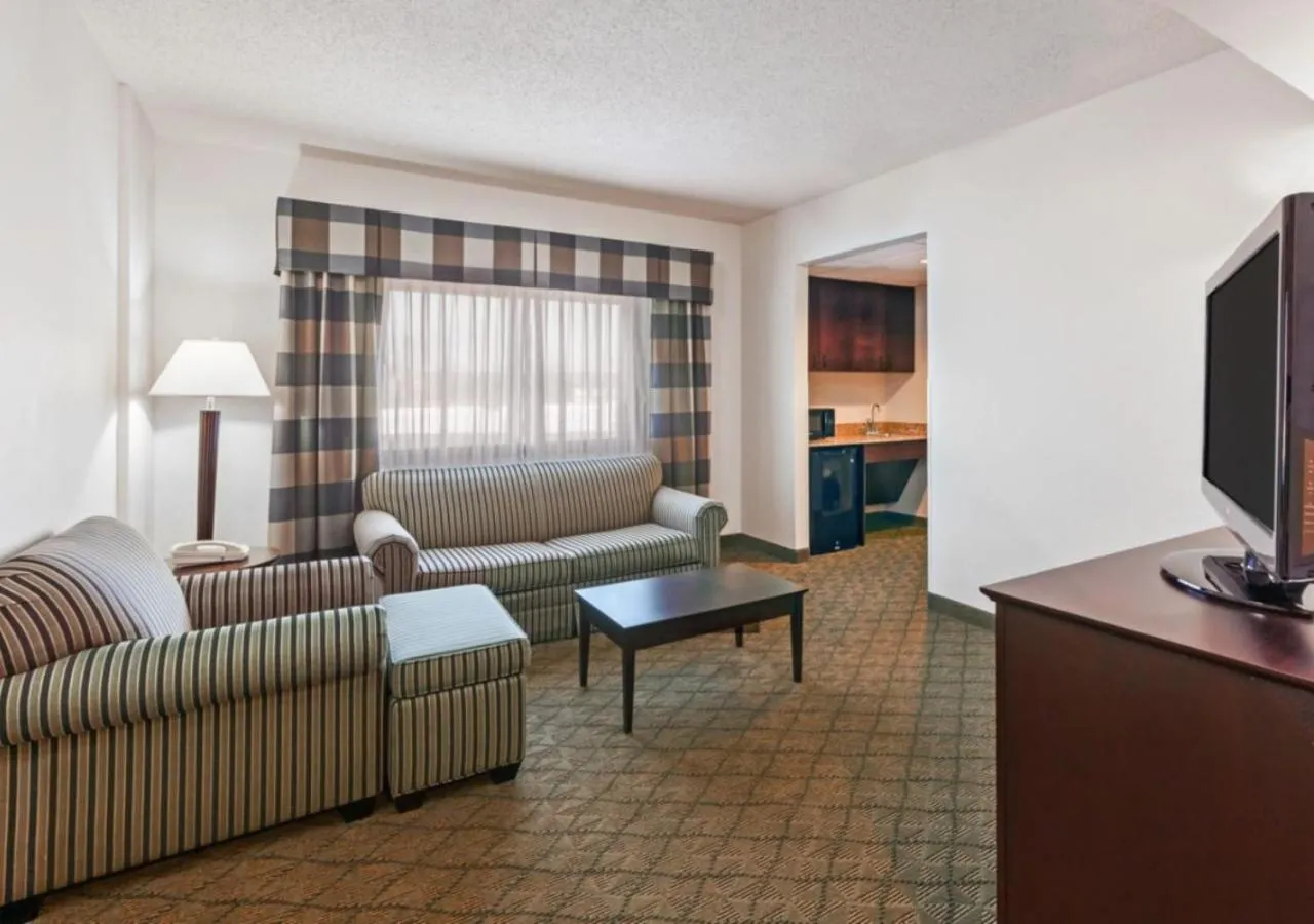 Living room in Holiday Inn Springdale-Fayetteville Area by IHG