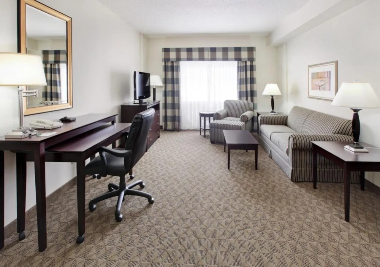 Living room in Holiday Inn Springdale-Fayetteville Area by IHG