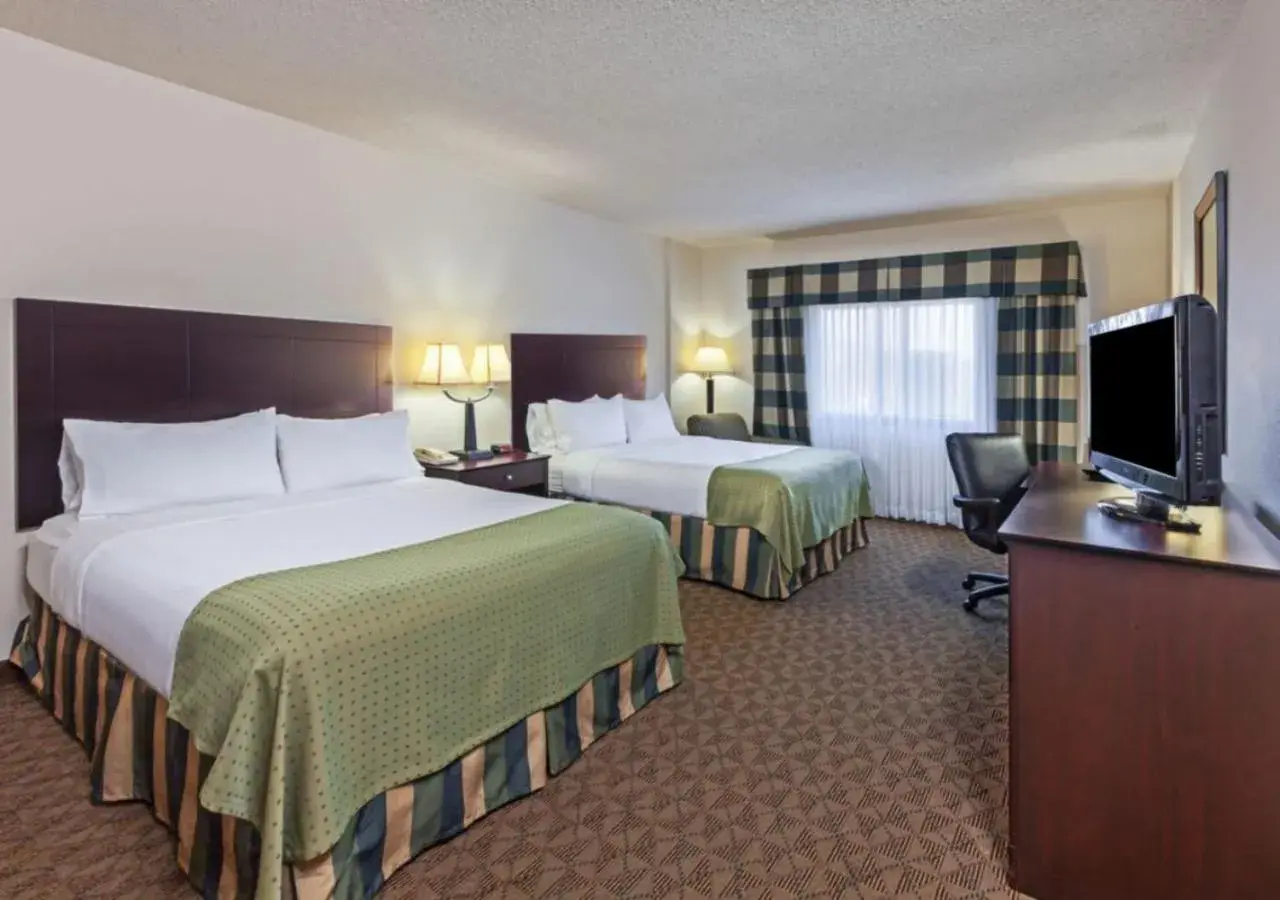 Premium Queen Room - Allergen Treated in Holiday Inn Springdale-Fayetteville Area by IHG Premium Queen Room - Allergen Treated in Holiday Inn Springdale-Fayetteville Area by IHG