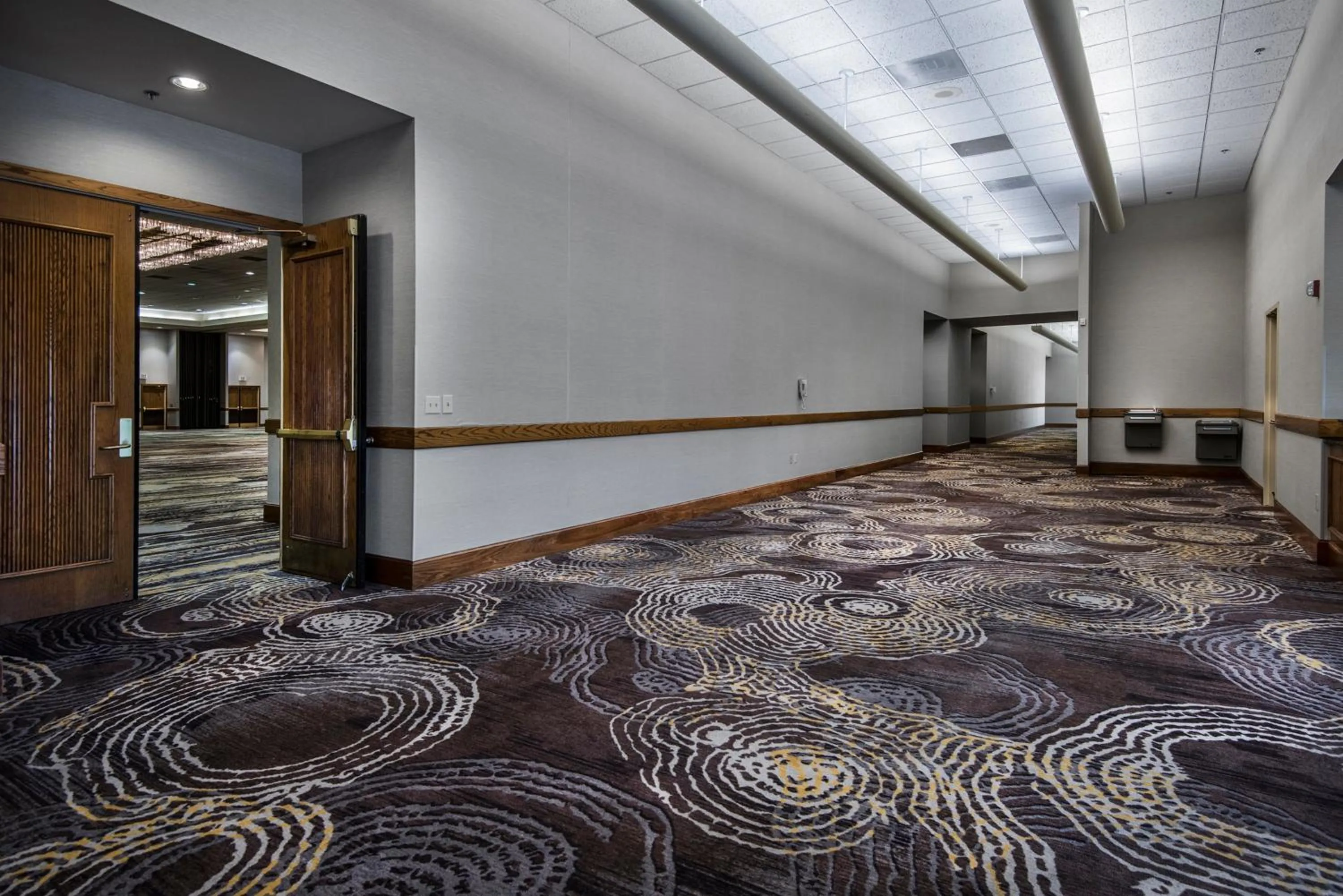 Meeting/conference room, Bed in Holiday Inn Springdale-Fayetteville Area by IHG