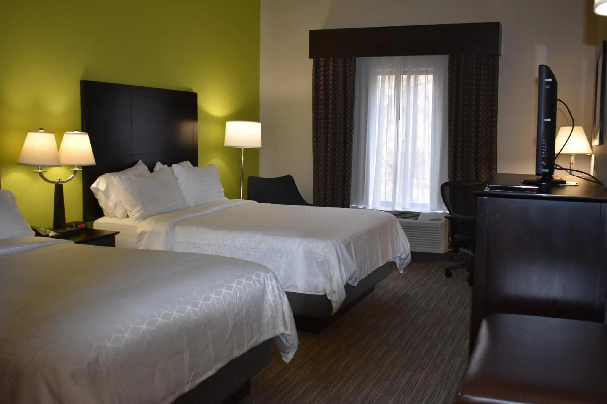 Photo of the whole room, Bed in Holiday Inn Express Apex - Raleigh by IHG