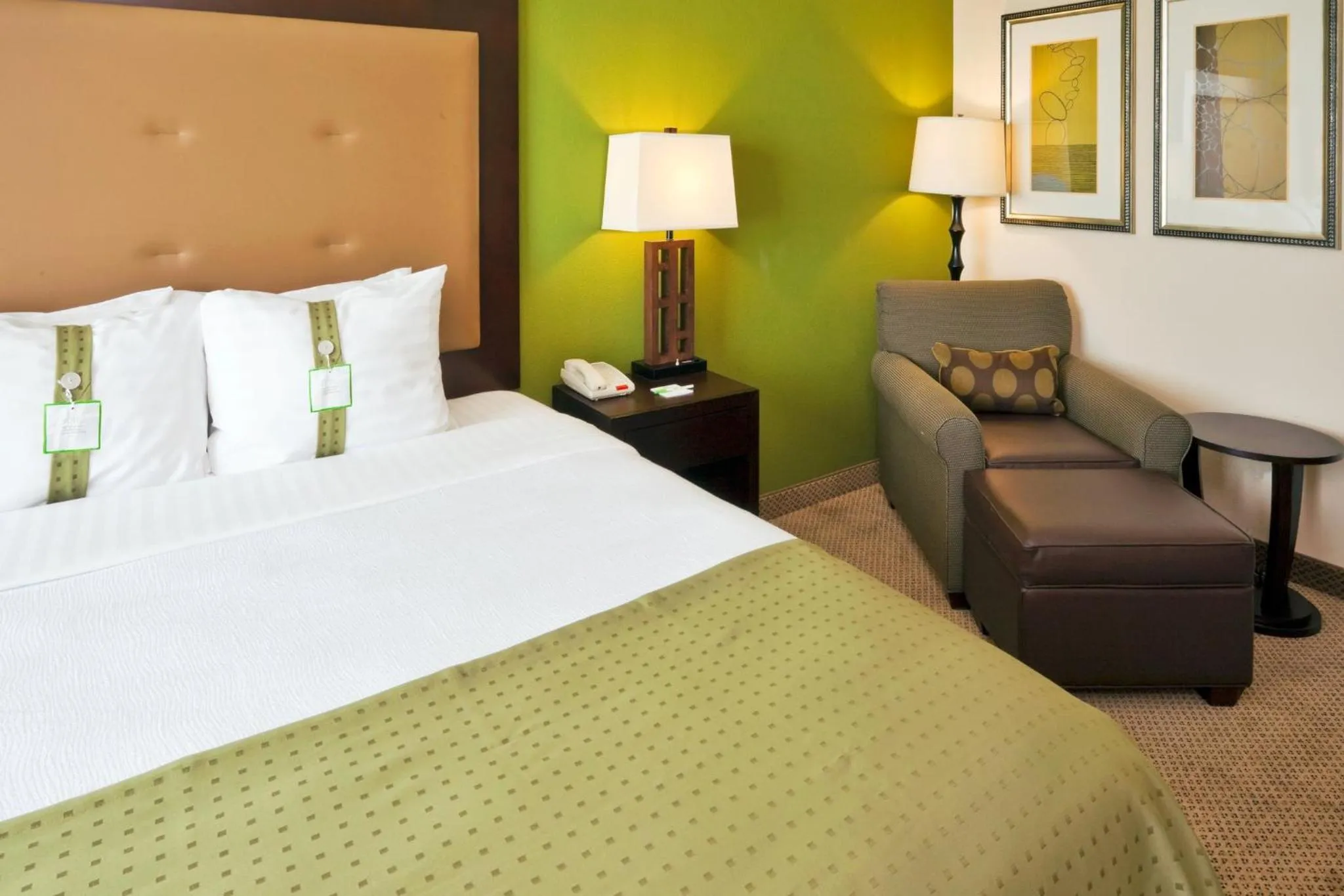 Photo of the whole room, Bed in Holiday Inn Hotel & Suites Waco Northwest by IHG