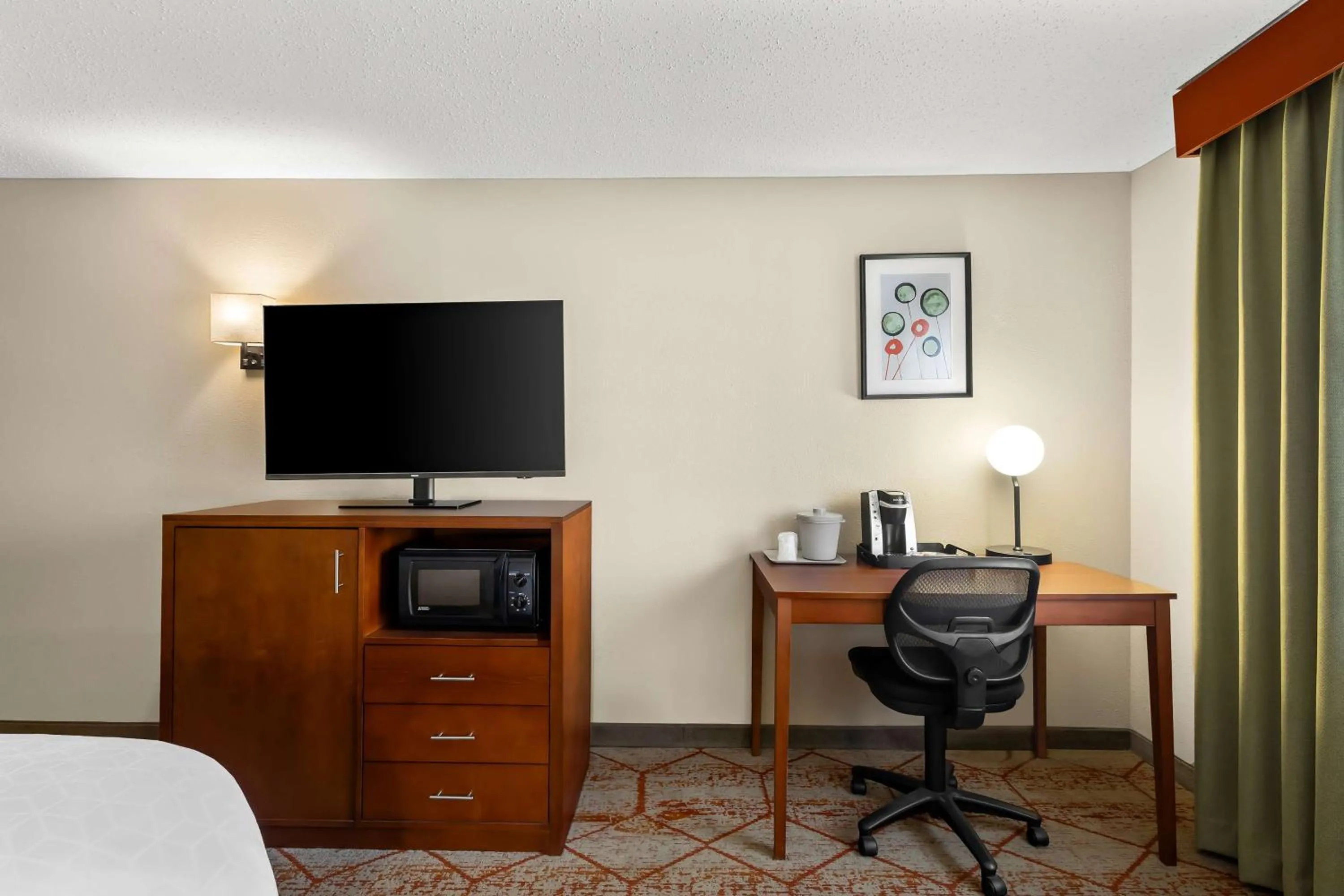 Bedroom, Bed in SureStay Plus by Best Western Fremont I-69