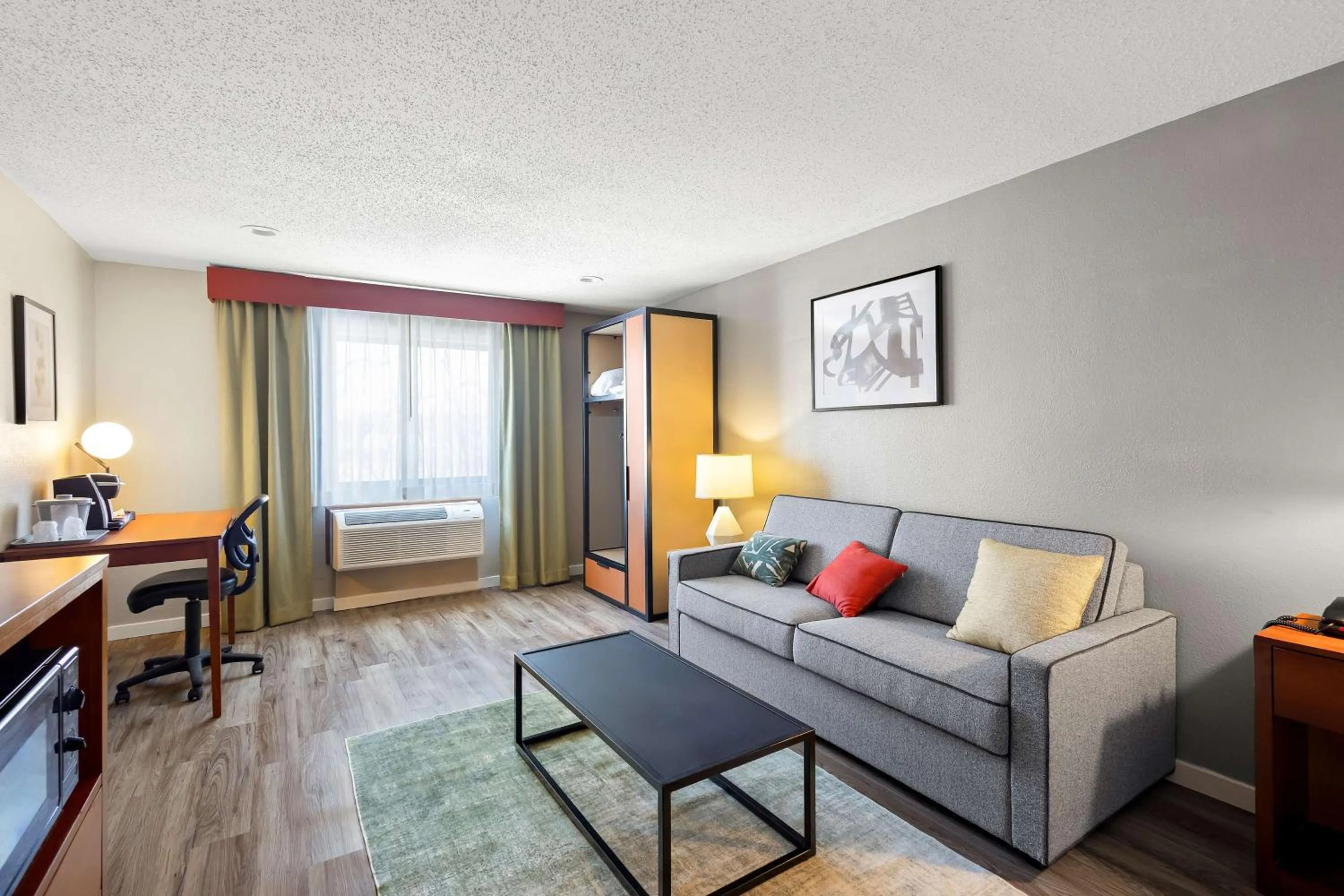 Bedroom in SureStay Plus by Best Western Fremont I-69