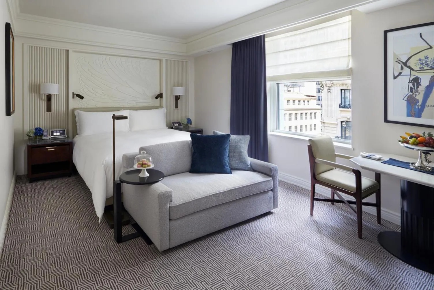 Photo of the whole room, Bed in The Peninsula New York