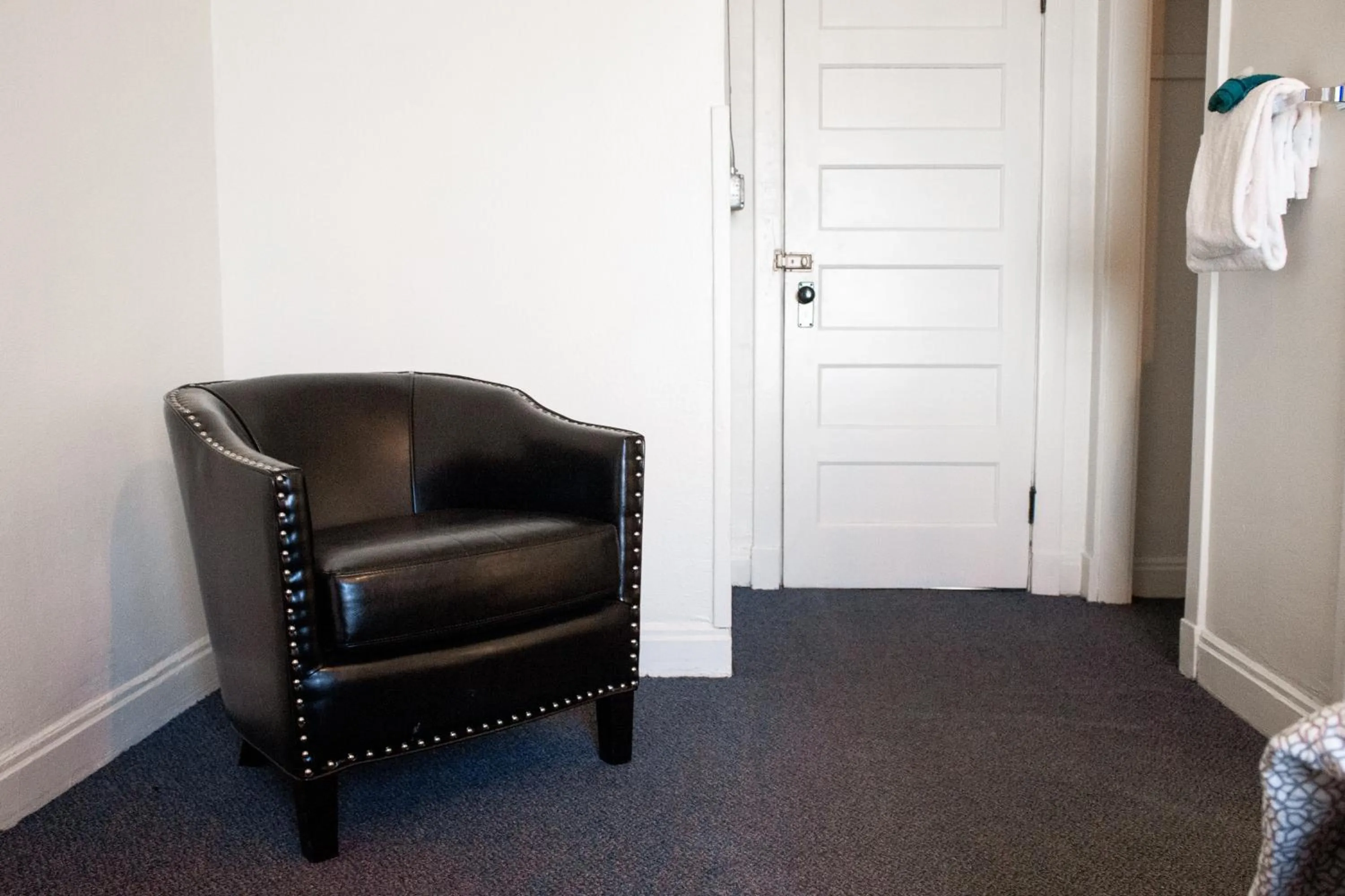 Seating area in 11th Avenue Hostel
