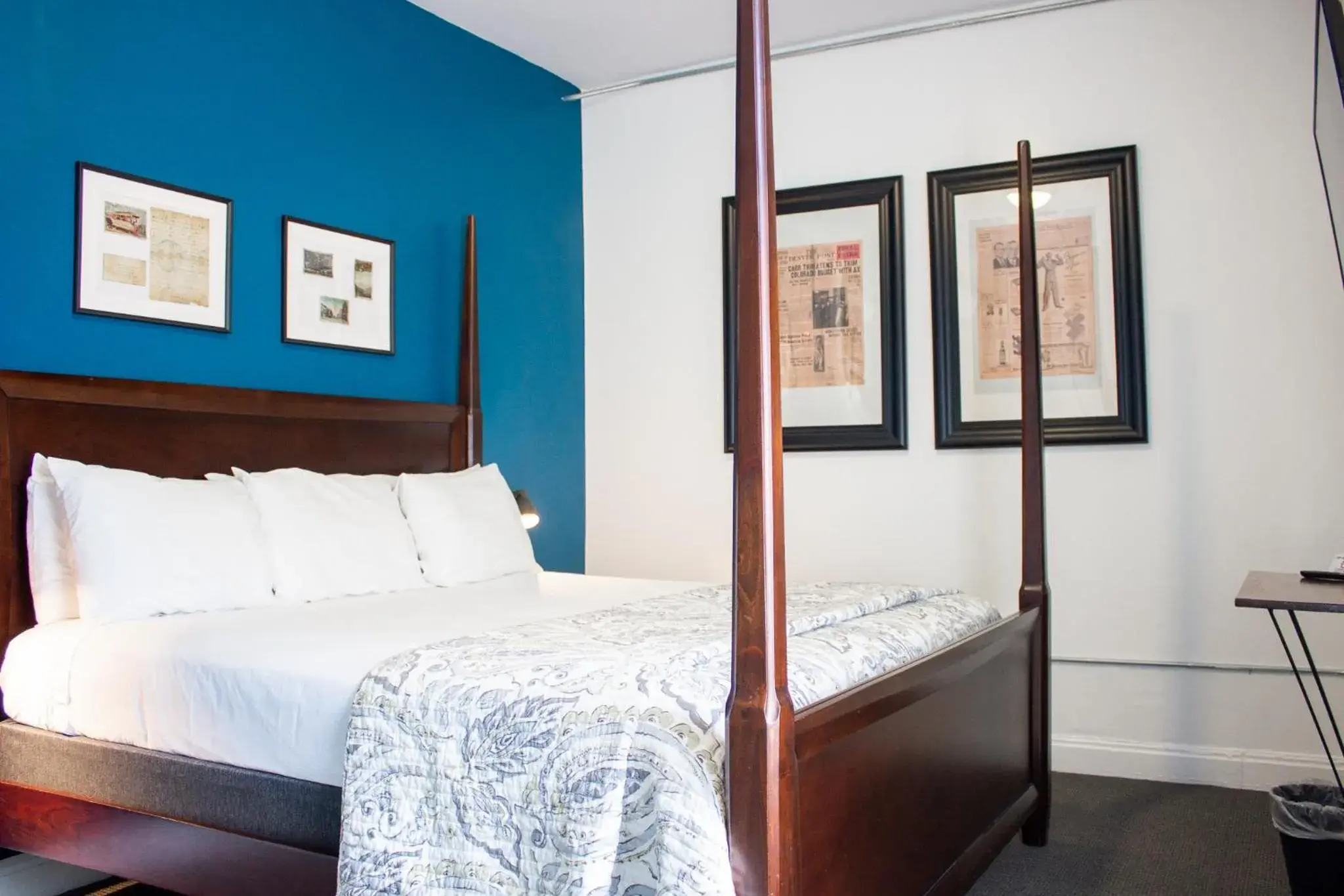 Deluxe King Room in 11th Avenue Hostel Deluxe King Room in 11th Avenue Hostel